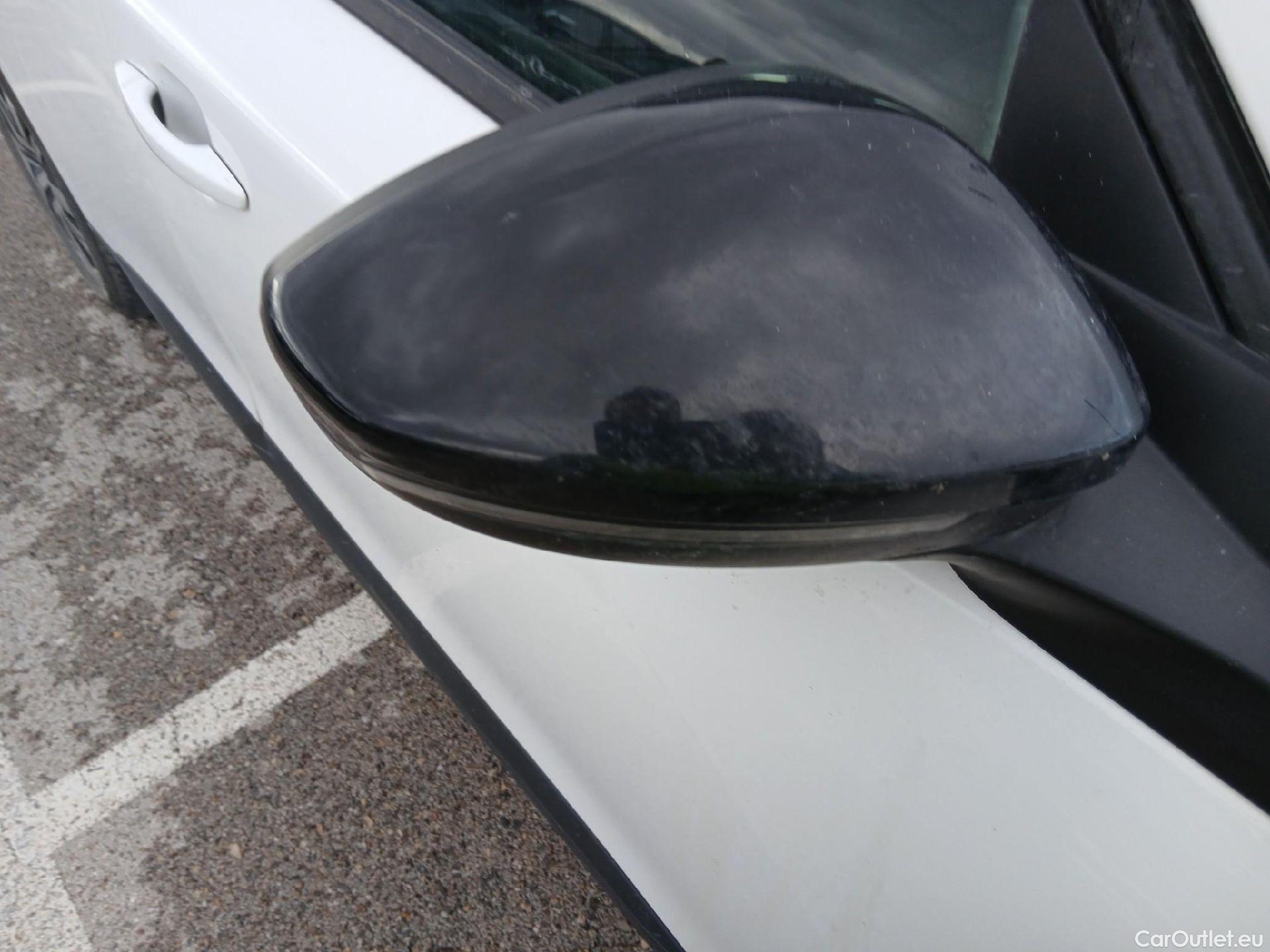  Peugeot  2008 PEUGEOT  / 2019 / 5P / todoterreno Active BlueHDI 81kW (110CV) #41