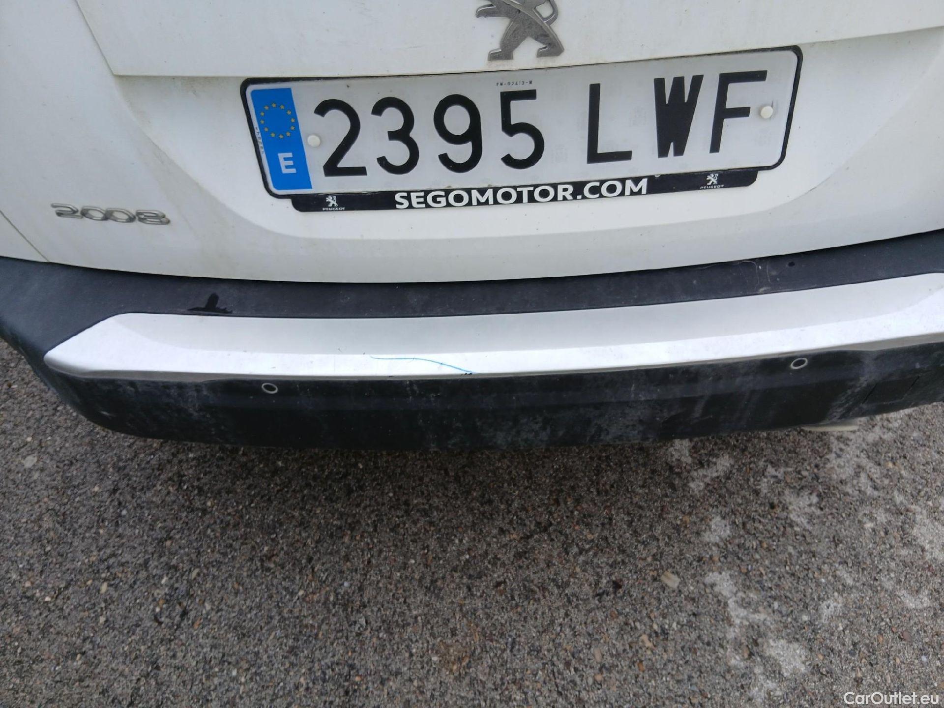  Peugeot  2008 PEUGEOT  / 2019 / 5P / todoterreno Active BlueHDI 81kW (110CV) #32