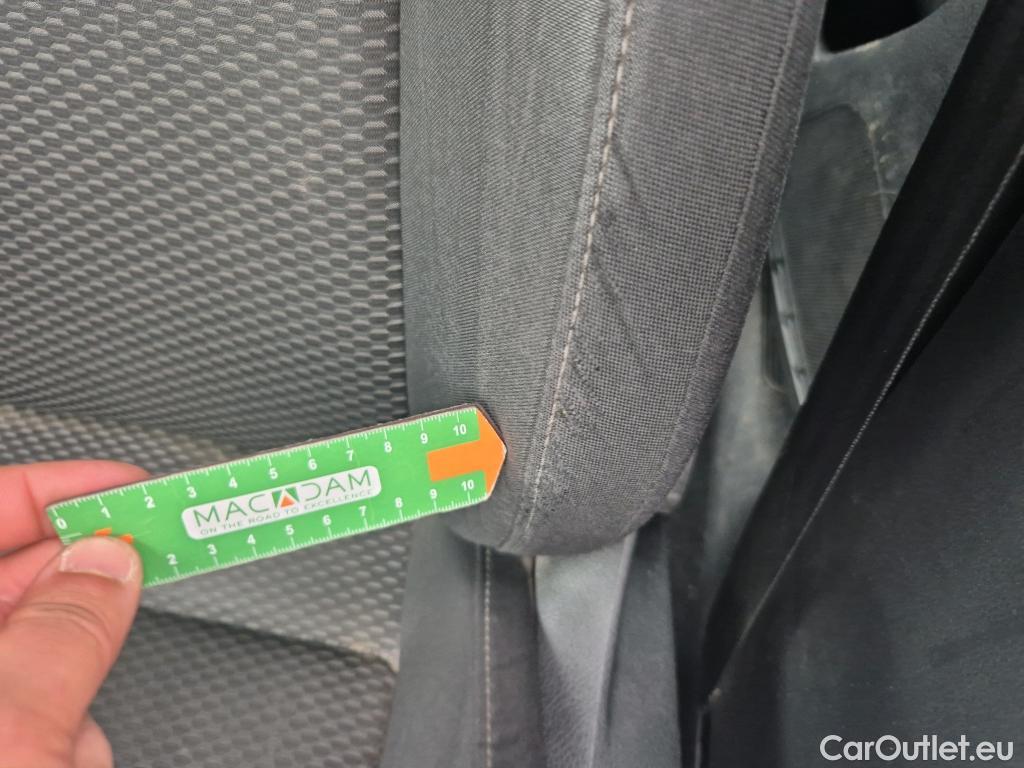  Volkswagen  Golf  VOLKSWAGEN / 2016 / 5P / berlina con portón Last Edition 1.6 TDI 85kW (115CV) #2