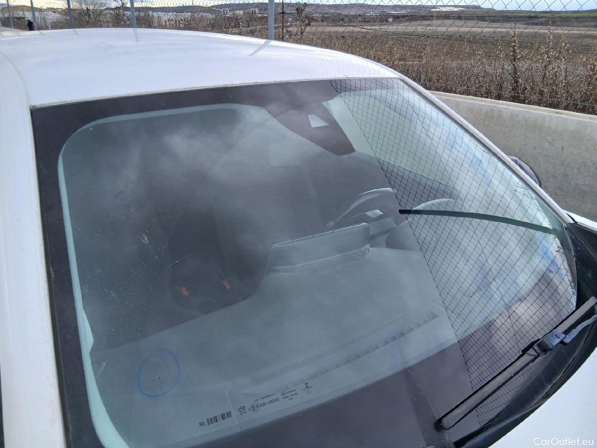  Peugeot  2008 PEUGEOT  / 2019 / 5P / todoterreno Active BlueHDI 81kW (110CV) #4