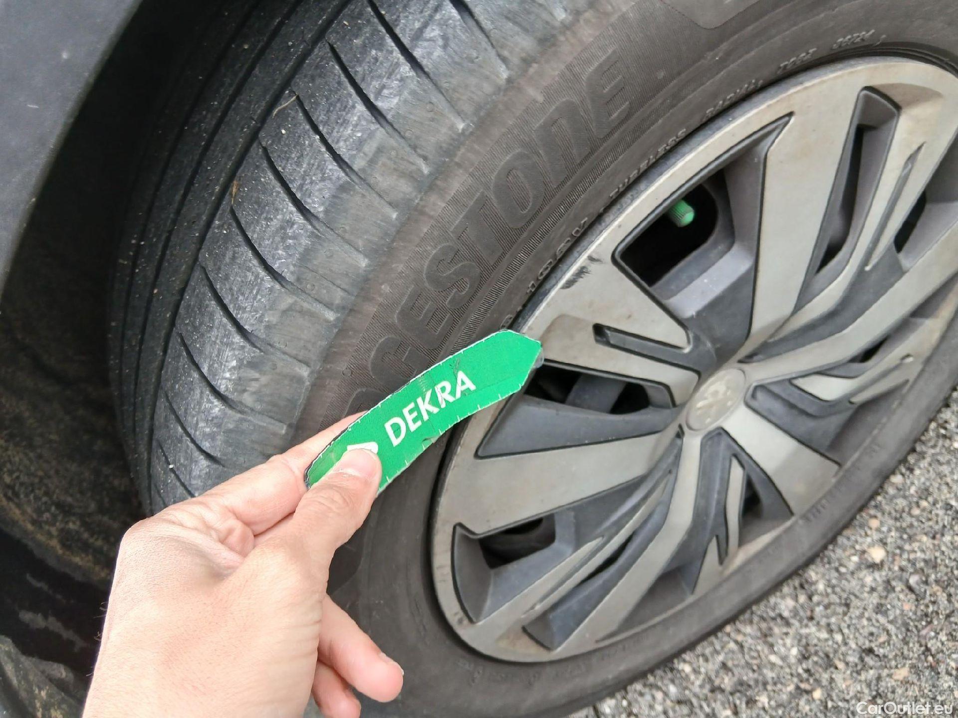  Peugeot  2008 PEUGEOT  / 2019 / 5P / todoterreno Active BlueHDI 81kW (110CV) #12