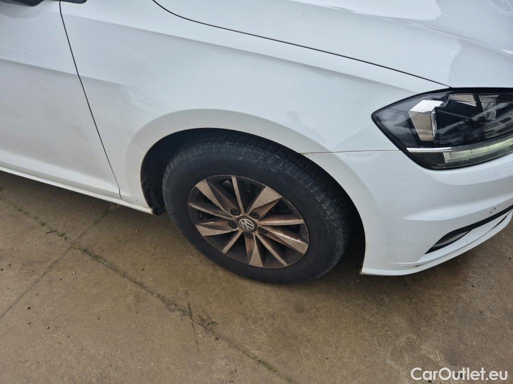  Volkswagen  Golf  VOLKSWAGEN / 2016 / 5P / berlina con portón Last Edition 1.6 TDI 85kW (115CV) #9