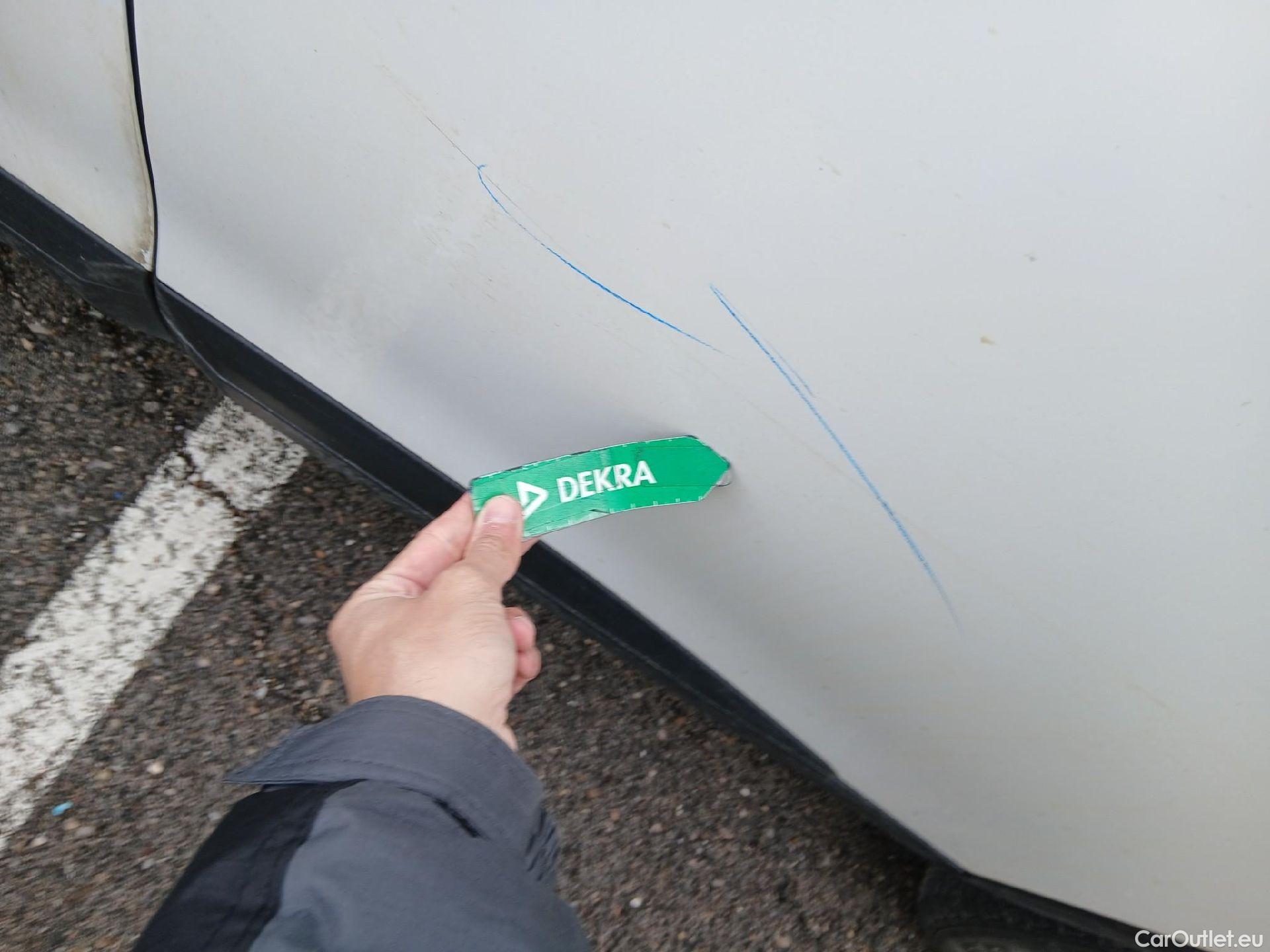  Peugeot  2008 PEUGEOT  / 2019 / 5P / todoterreno Active BlueHDI 81kW (110CV) #24