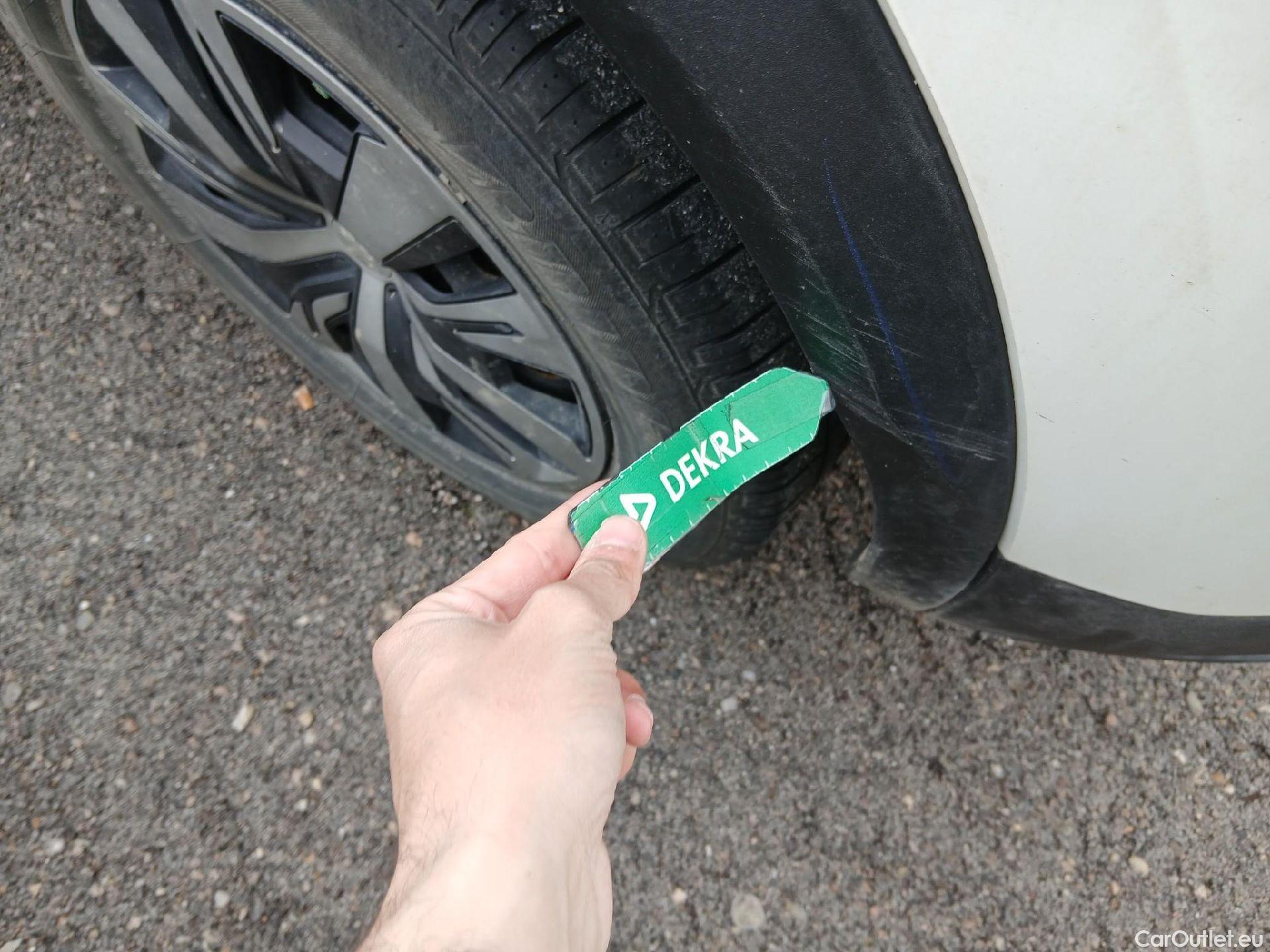  Peugeot  2008 PEUGEOT  / 2019 / 5P / todoterreno Active BlueHDI 81kW (110CV) #28