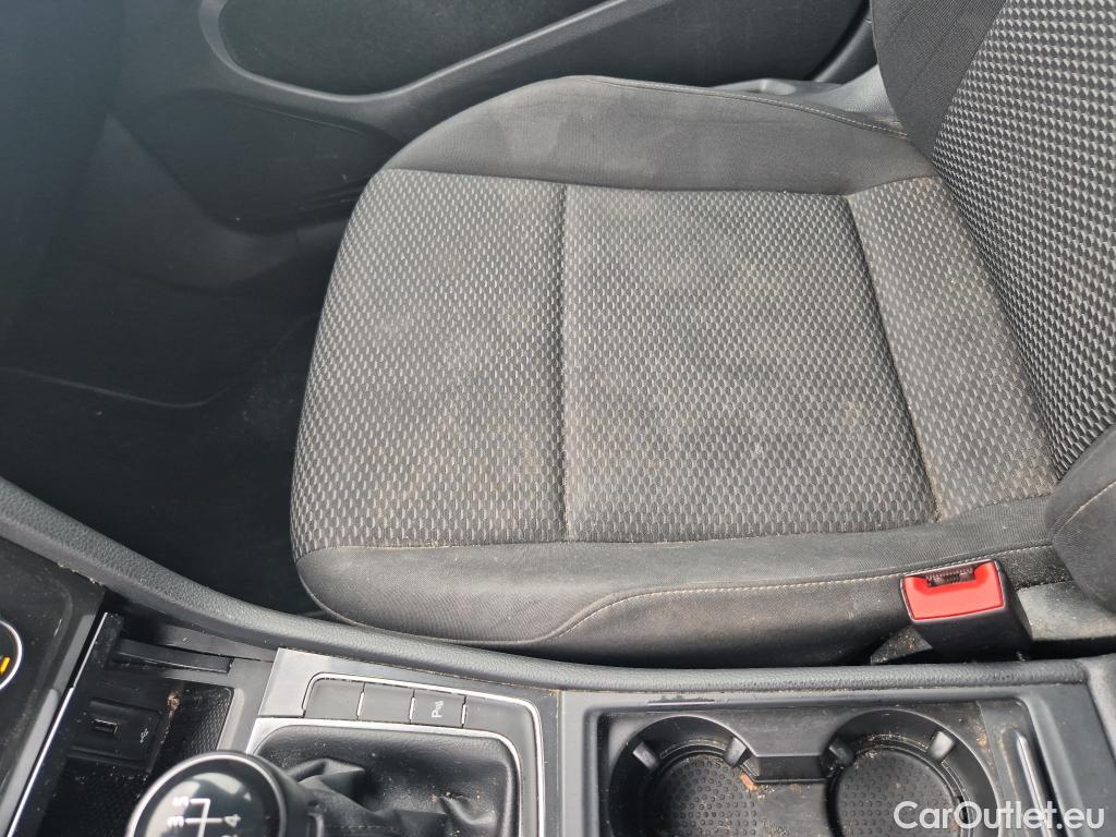  Volkswagen  Golf  VOLKSWAGEN / 2016 / 5P / berlina con portón Last Edition 1.6 TDI 85kW (115CV) #6