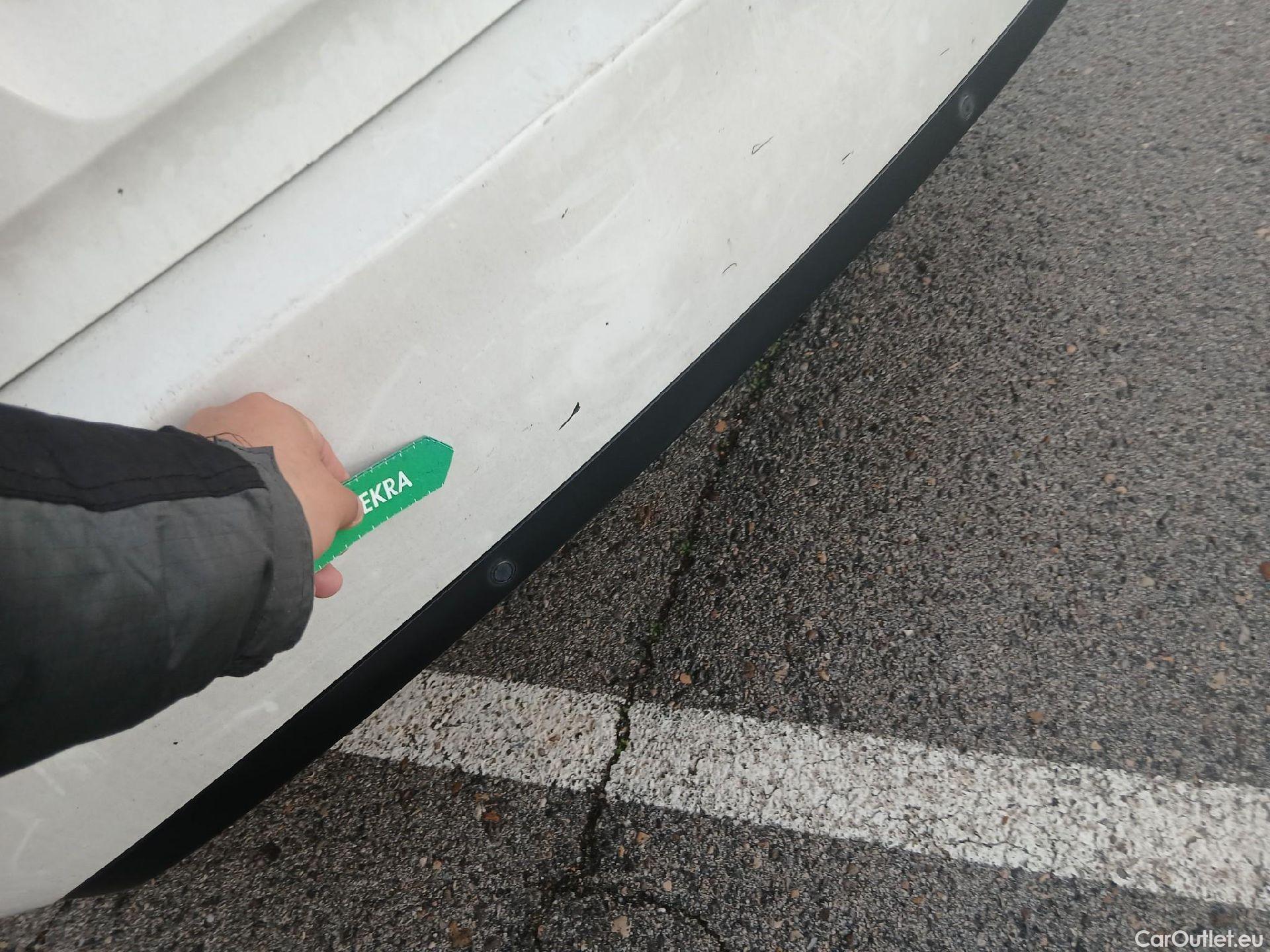  Peugeot  308 PEUGEOT  / 2017 / 5P / berlina con portón 5p Active Pack BlueHDi 130 S&S #16