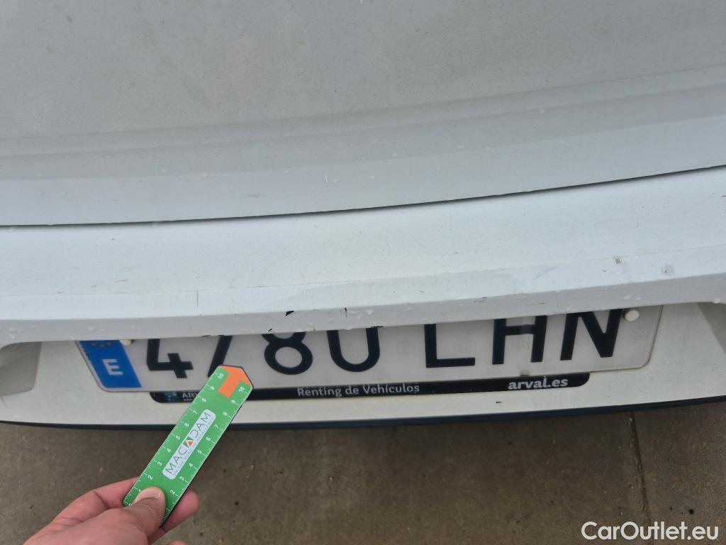  Volkswagen  Golf  VOLKSWAGEN / 2016 / 5P / berlina con portón Last Edition 1.6 TDI 85kW (115CV) #13