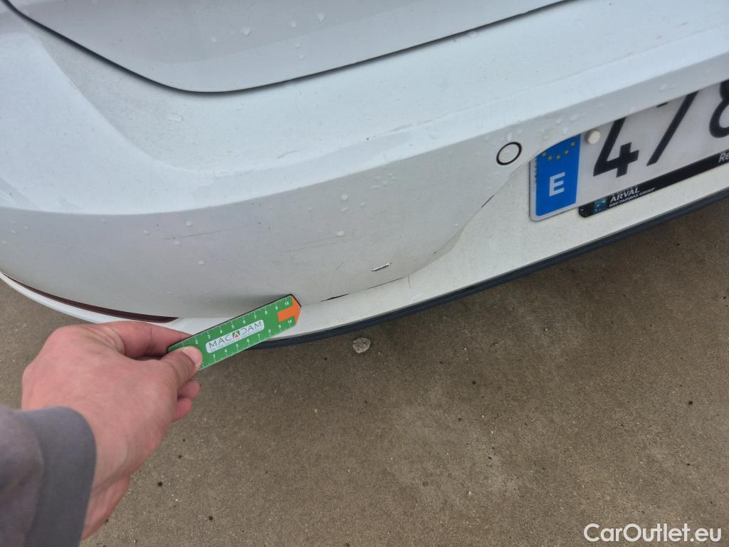  Volkswagen  Golf  VOLKSWAGEN / 2016 / 5P / berlina con portón Last Edition 1.6 TDI 85kW (115CV) #12