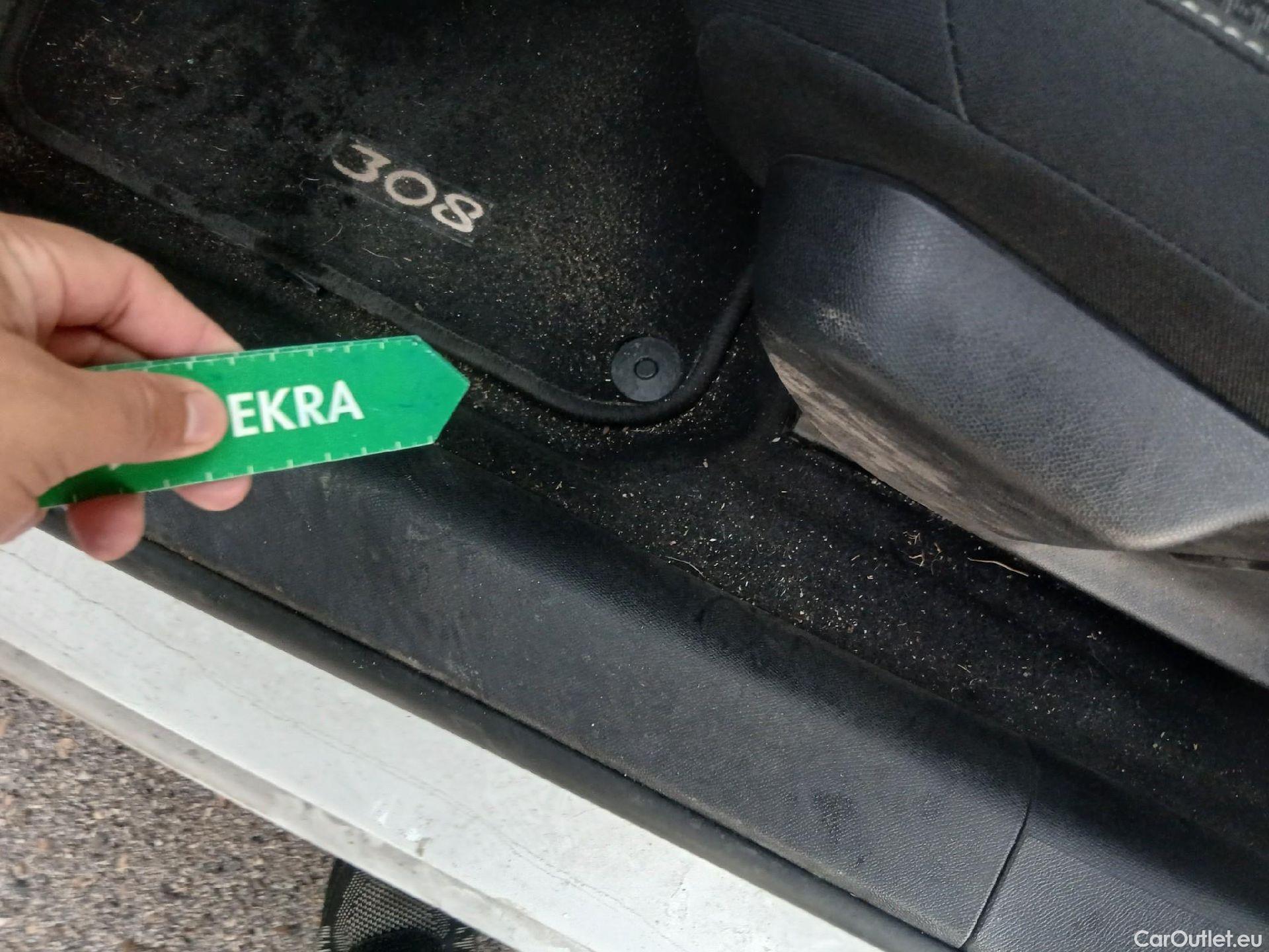  Peugeot  308 PEUGEOT  / 2017 / 5P / berlina con portón 5p Active Pack BlueHDi 130 S&S #1