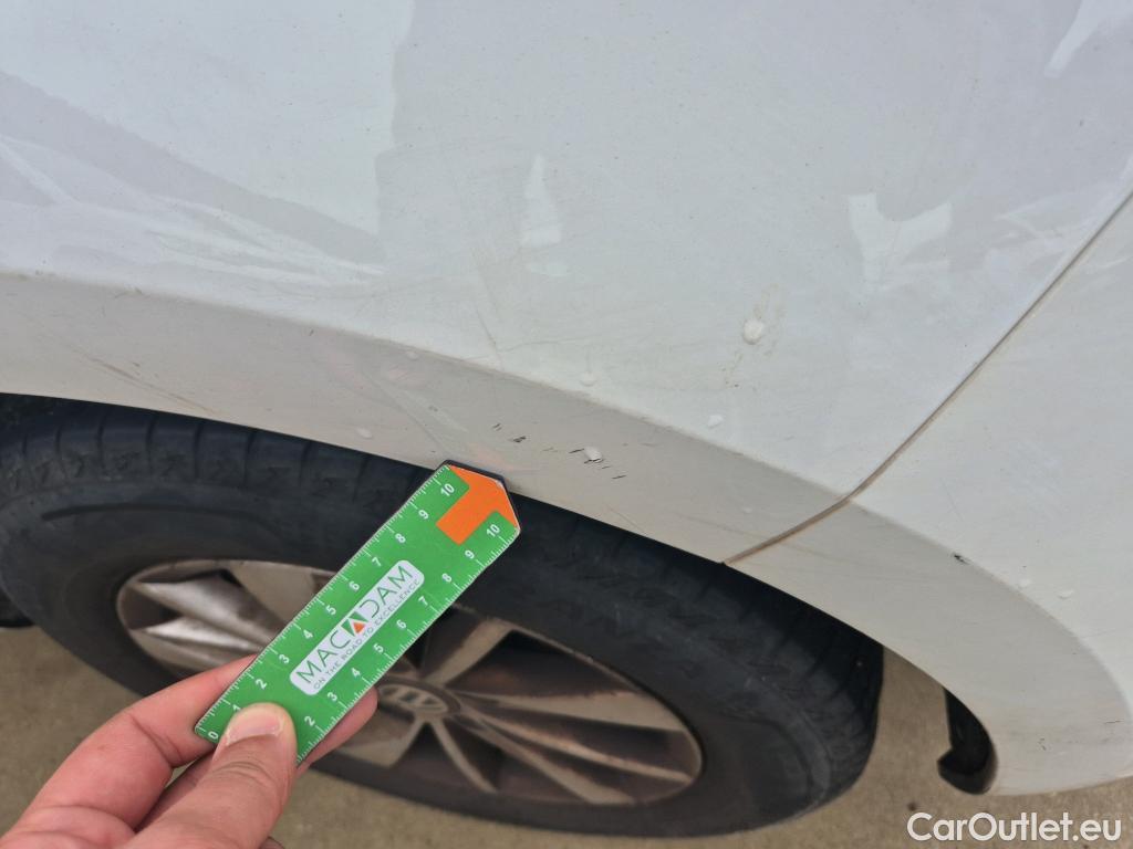  Volkswagen  Golf  VOLKSWAGEN / 2016 / 5P / berlina con portón Last Edition 1.6 TDI 85kW (115CV) #22