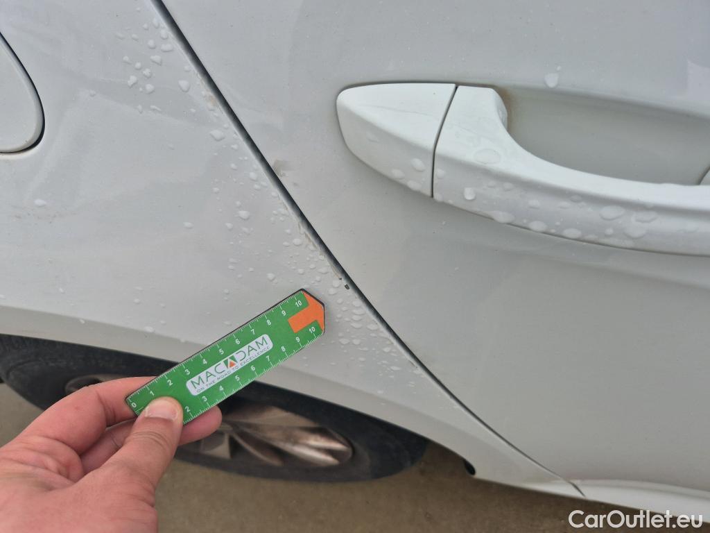  Volkswagen  Golf  VOLKSWAGEN / 2016 / 5P / berlina con portón Last Edition 1.6 TDI 85kW (115CV) #35