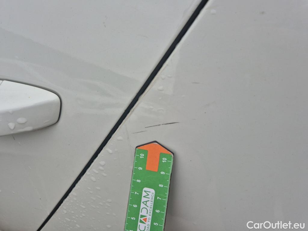  Volkswagen  Golf  VOLKSWAGEN / 2016 / 5P / berlina con portón Last Edition 1.6 TDI 85kW (115CV) #23