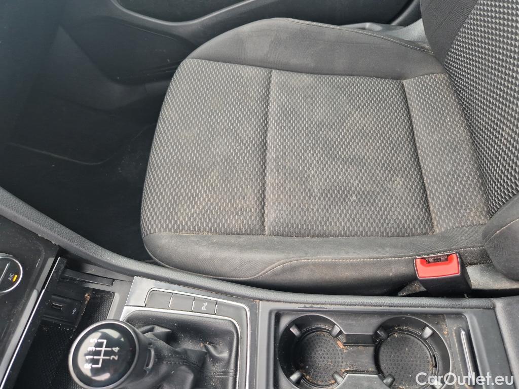  Volkswagen  Golf  VOLKSWAGEN / 2016 / 5P / berlina con portón Last Edition 1.6 TDI 85kW (115CV) #20