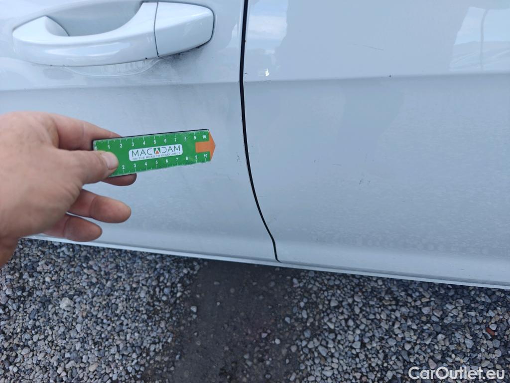  Volkswagen  Golf  VOLKSWAGEN / 2016 / 5P / berlina con portón Ready2Go 1.6 TDI 85kW (115CV) #9