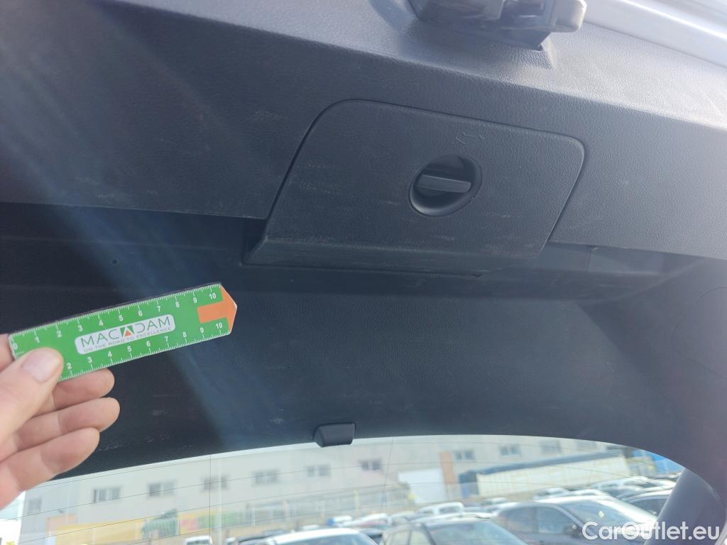  Volkswagen  Golf  VOLKSWAGEN / 2016 / 5P / berlina con portón Ready2Go 1.6 TDI 85kW (115CV) #13