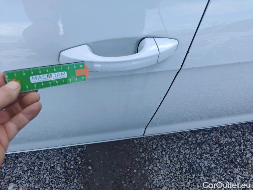  Volkswagen  Golf  VOLKSWAGEN / 2016 / 5P / berlina con portón Ready2Go 1.6 TDI 85kW (115CV) #25