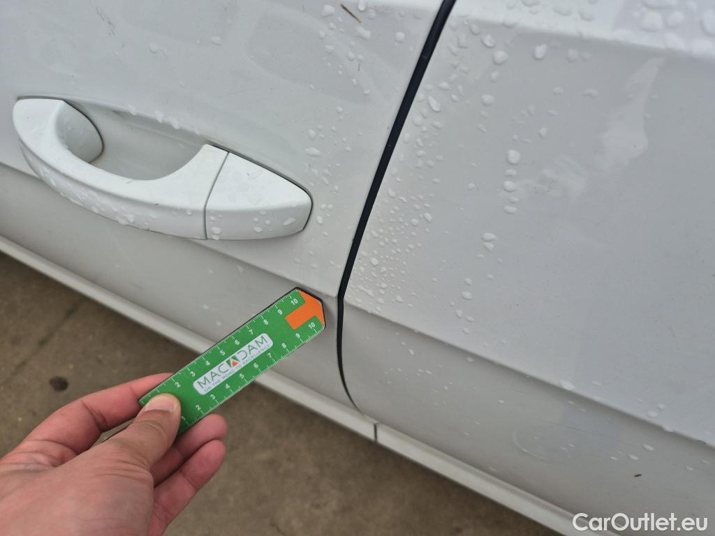  Volkswagen  Golf  VOLKSWAGEN / 2016 / 5P / berlina con portón Last Edition 1.6 TDI 85kW (115CV) #25