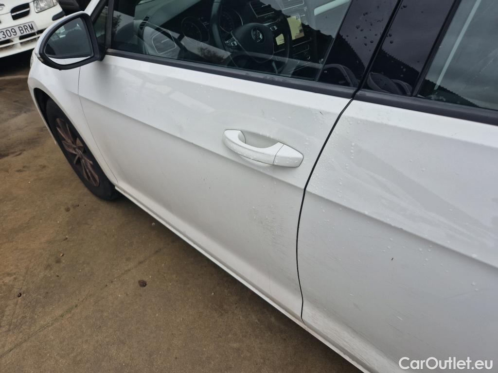  Volkswagen  Golf  VOLKSWAGEN / 2016 / 5P / berlina con portón Last Edition 1.6 TDI 85kW (115CV) #24