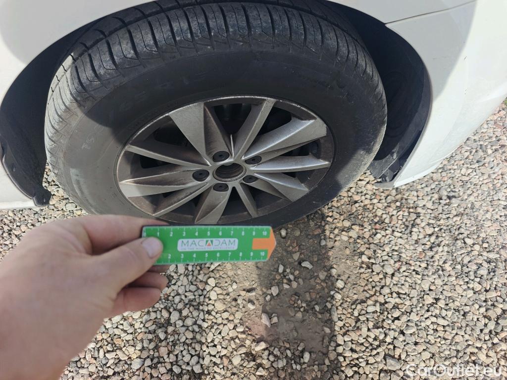  Volkswagen  Golf  VOLKSWAGEN / 2016 / 5P / berlina con portón Ready2Go 1.6 TDI 85kW (115CV) #15