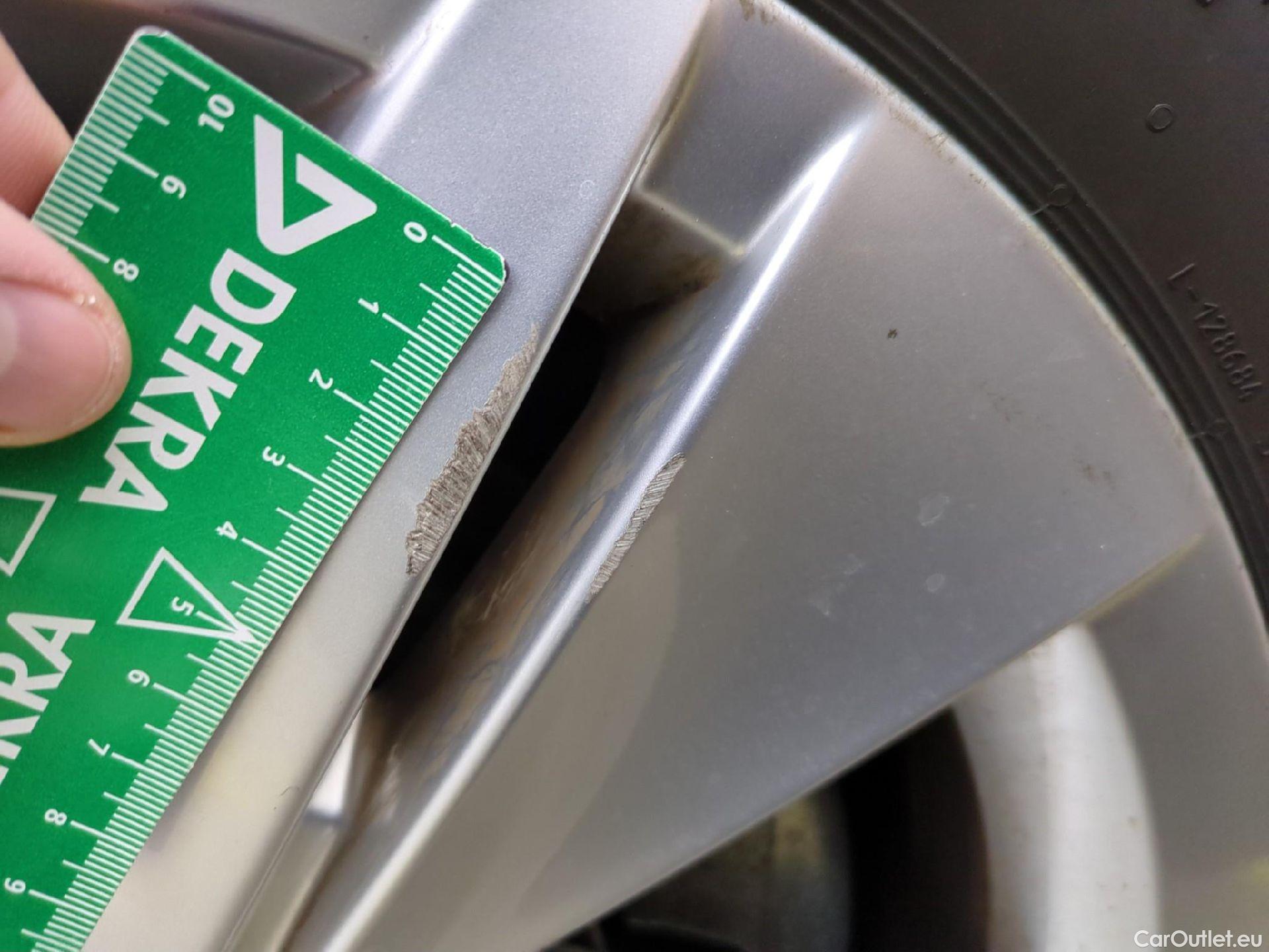  Volkswagen  Golf  VOLKSWAGEN / 2020 / 5P / Berline 1.0 eTSI OPF 110 DSG7 Life Business #4