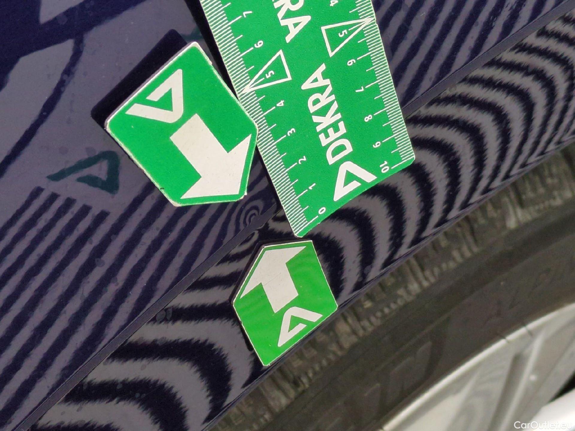  Volkswagen  Golf  VOLKSWAGEN / 2020 / 5P / Berline 1.0 eTSI OPF 110 DSG7 Life Business #11