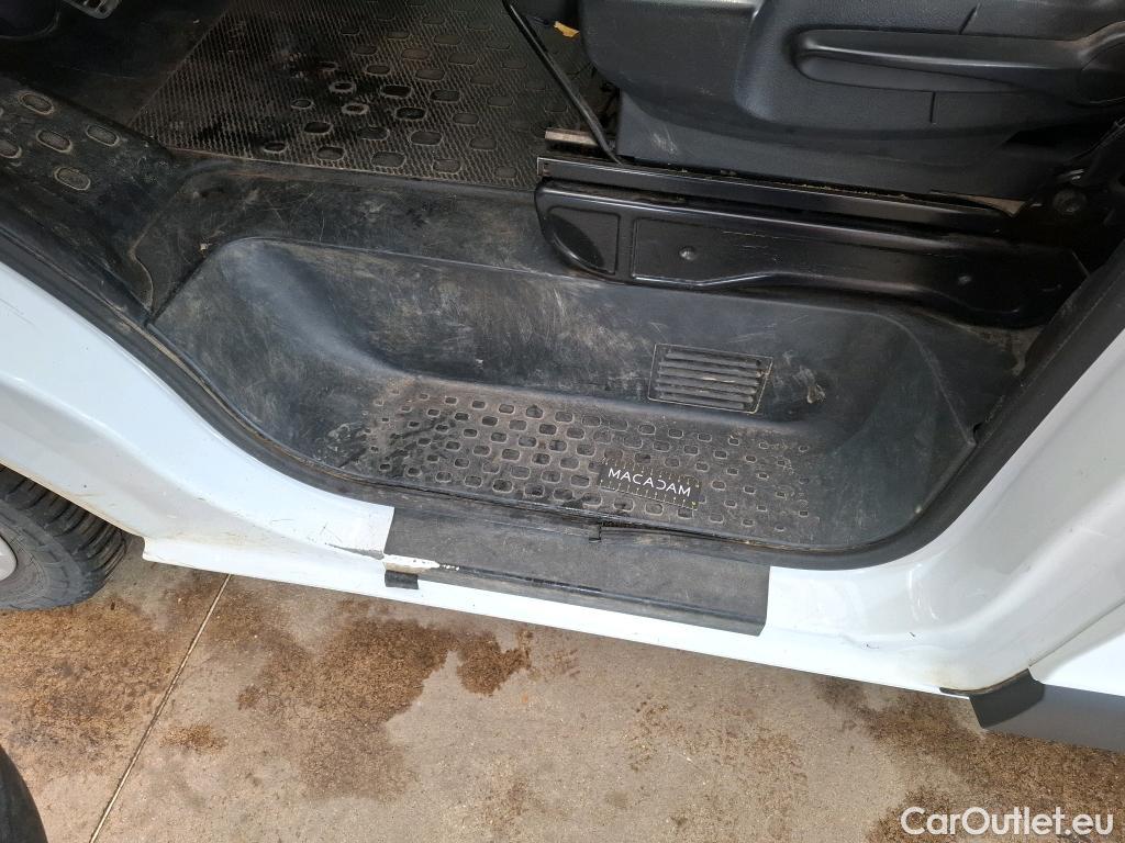  Renault  Trafic RENAULT  VU 4p Fourgon FG GCF L1H1 1000 dCi 95 E6 #29