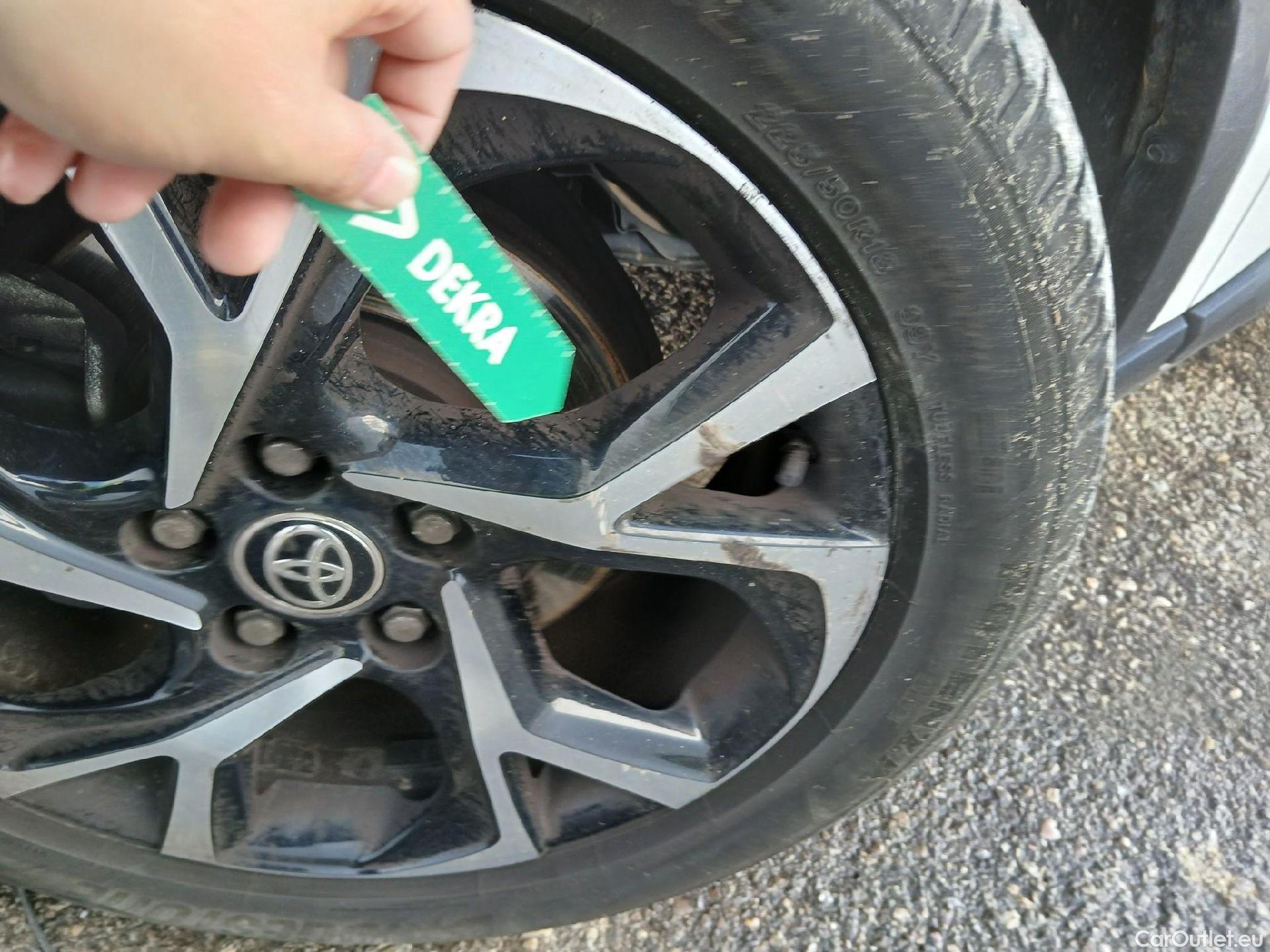  Toyota  C-HR TOYOTA  / 2019 / 5P / todoterreno 1.8 125H Advance #29