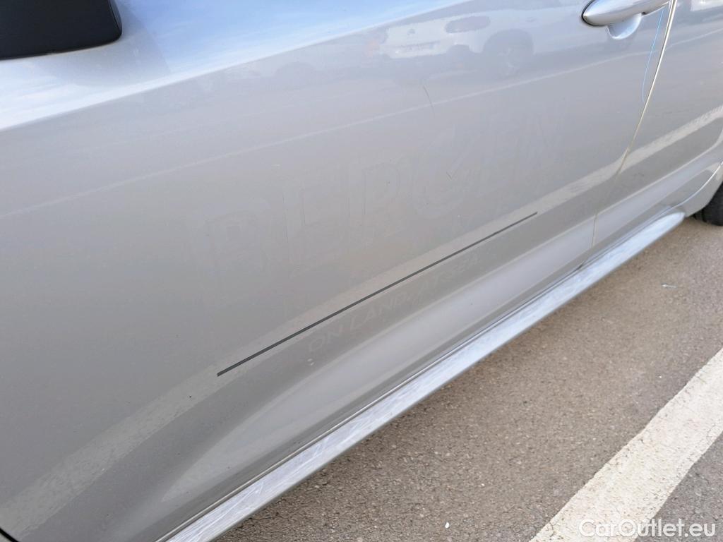  Toyota  Corolla TOYOTA  / 2019 / 5P / familiar 1.8 125H ACTIVE TECH E-CVT TOU SPORT #25