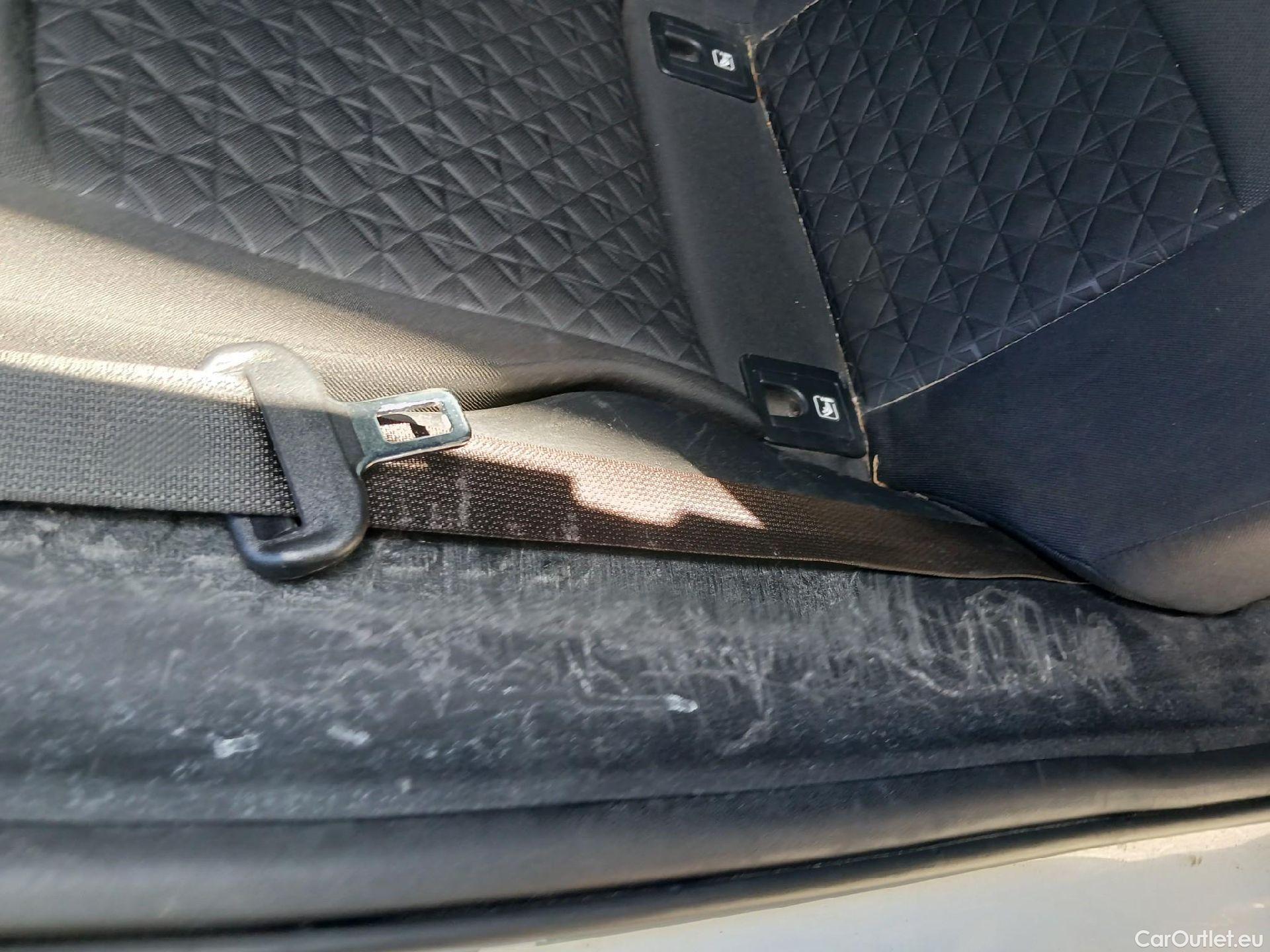  Toyota  C-HR TOYOTA  / 2019 / 5P / todoterreno 1.8 125H Advance #9