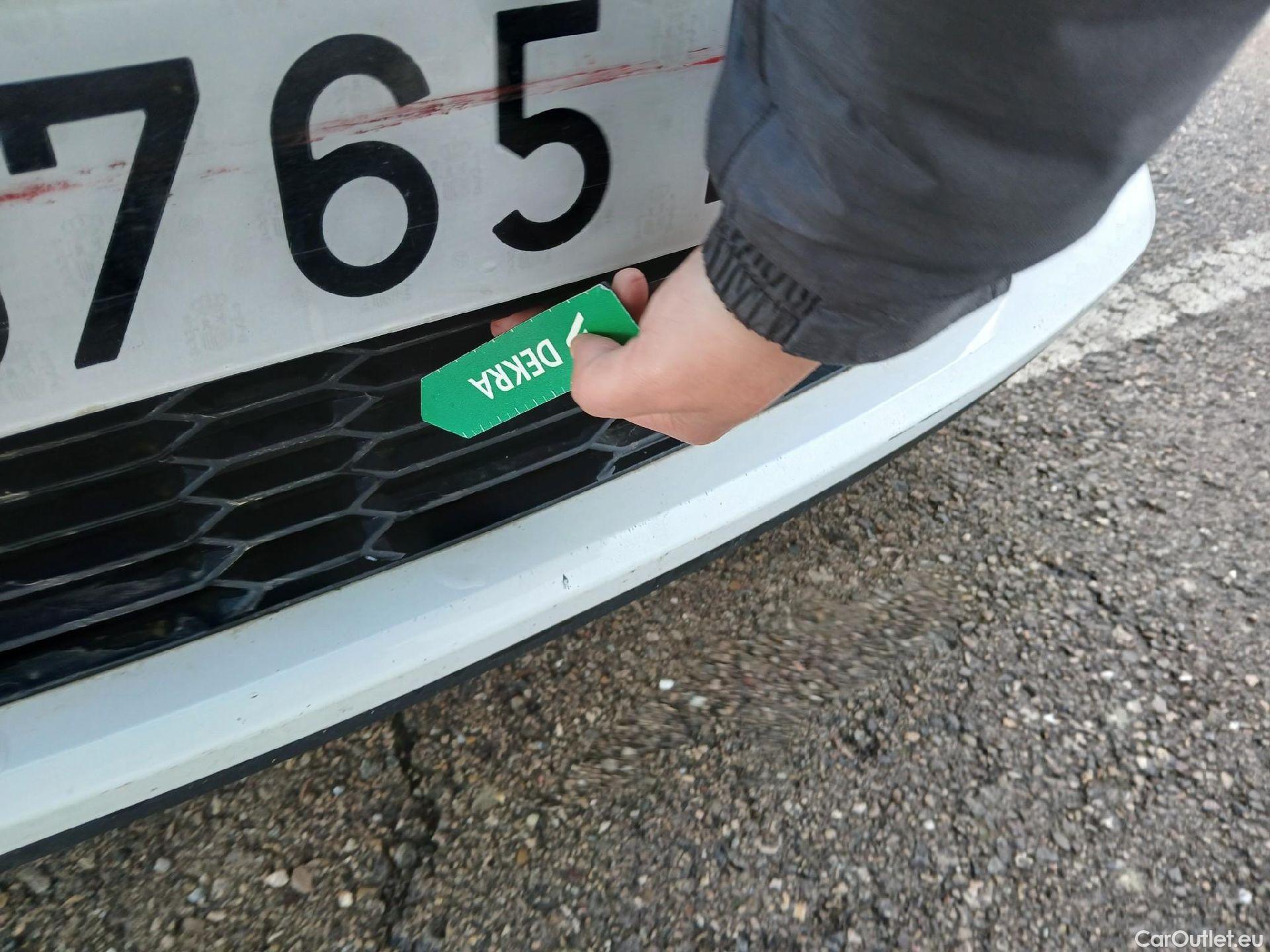  Toyota  C-HR TOYOTA  / 2019 / 5P / todoterreno 1.8 125H Advance #23