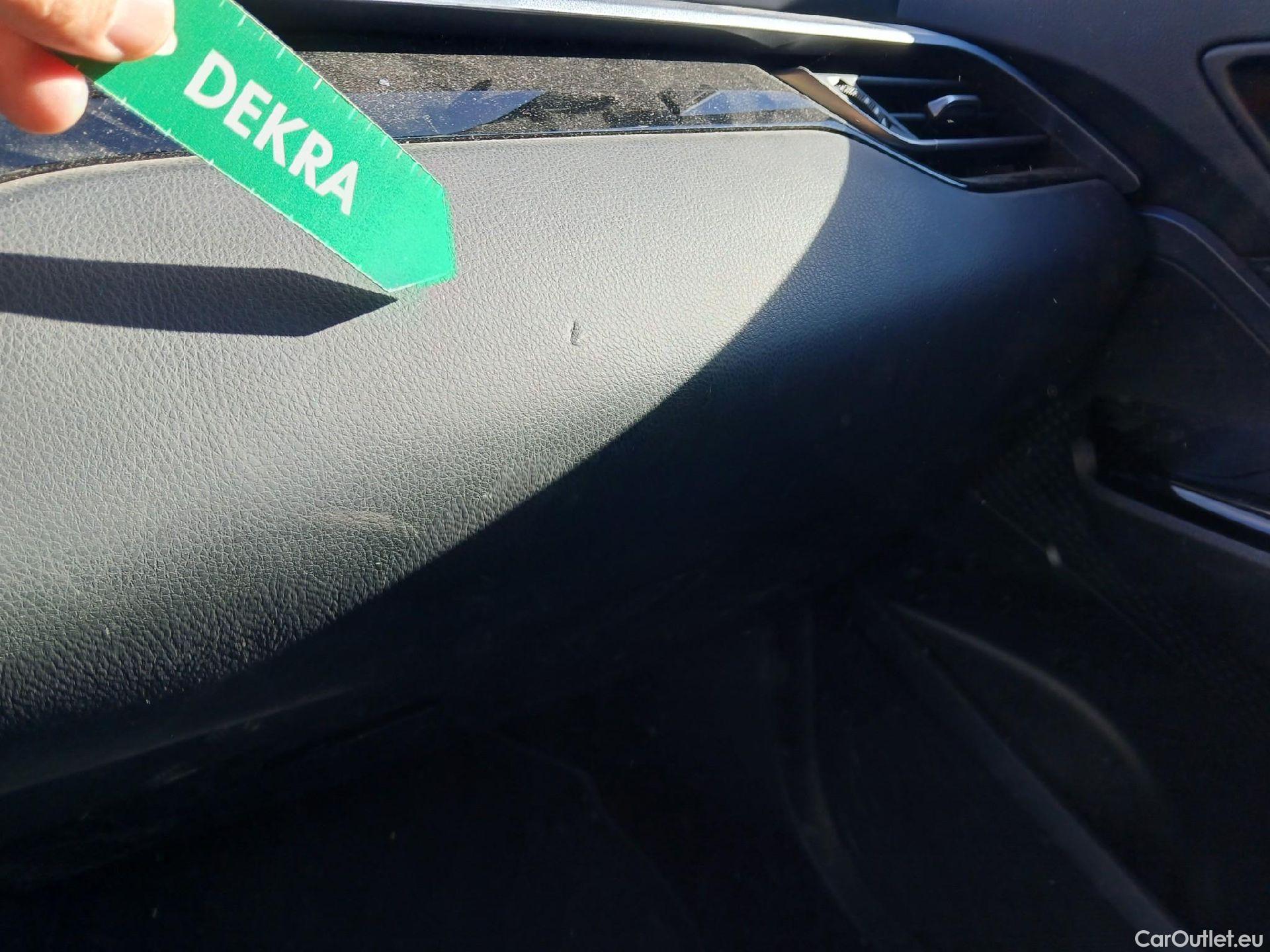  Toyota  C-HR TOYOTA  / 2019 / 5P / todoterreno 1.8 125H Advance #3