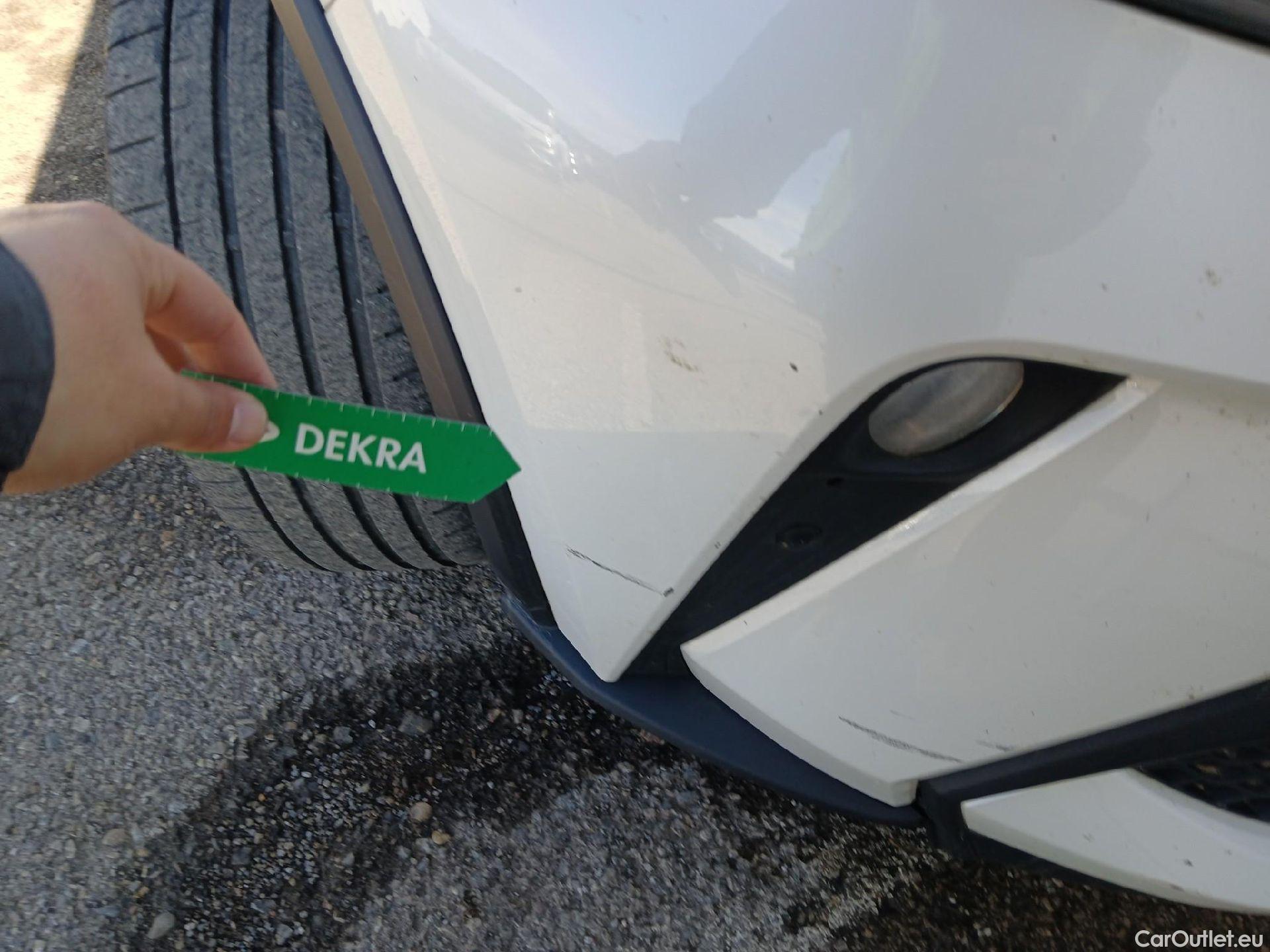  Toyota  C-HR TOYOTA  / 2019 / 5P / todoterreno 1.8 125H Advance #19