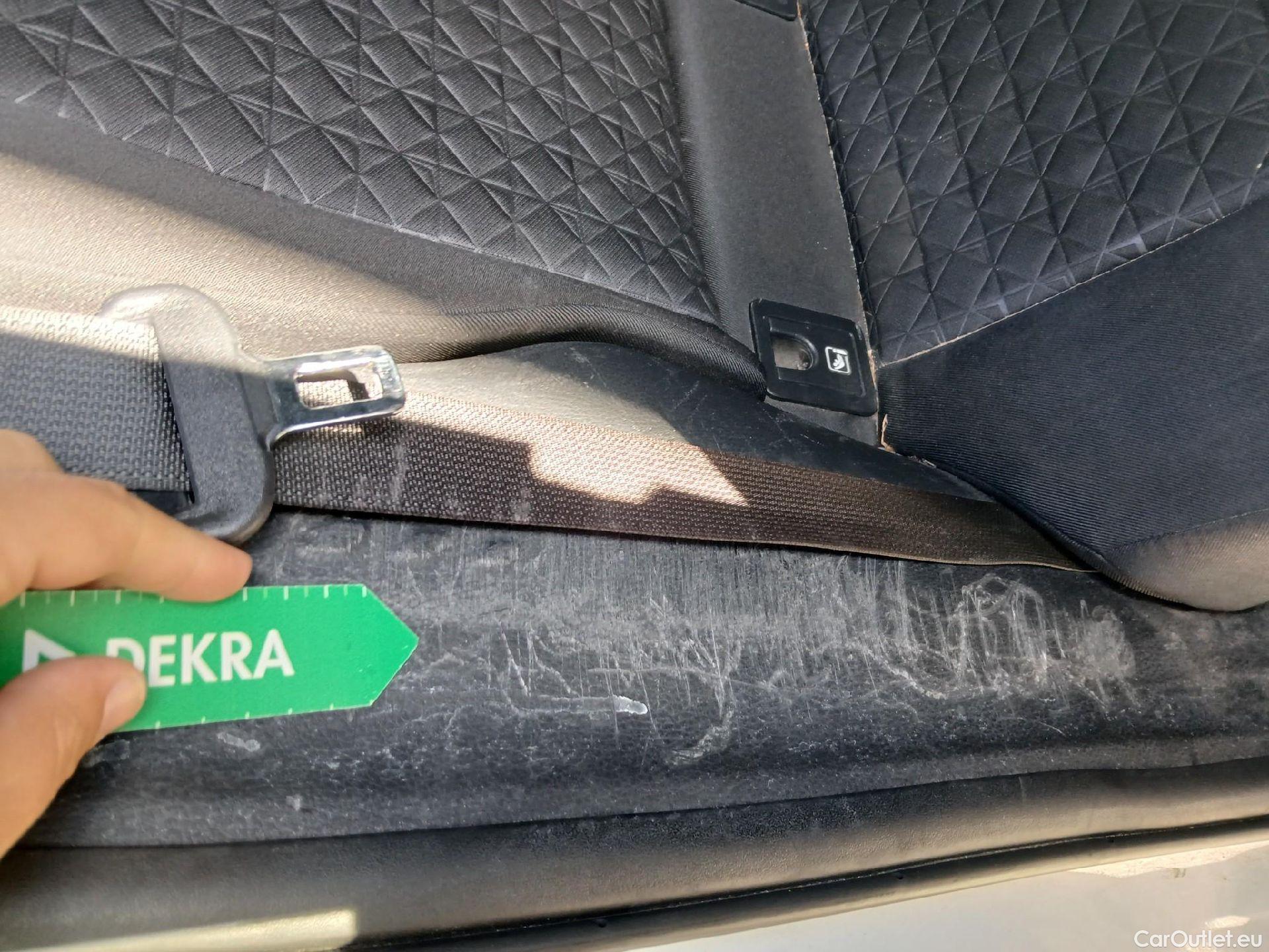  Toyota  C-HR TOYOTA  / 2019 / 5P / todoterreno 1.8 125H Advance #8