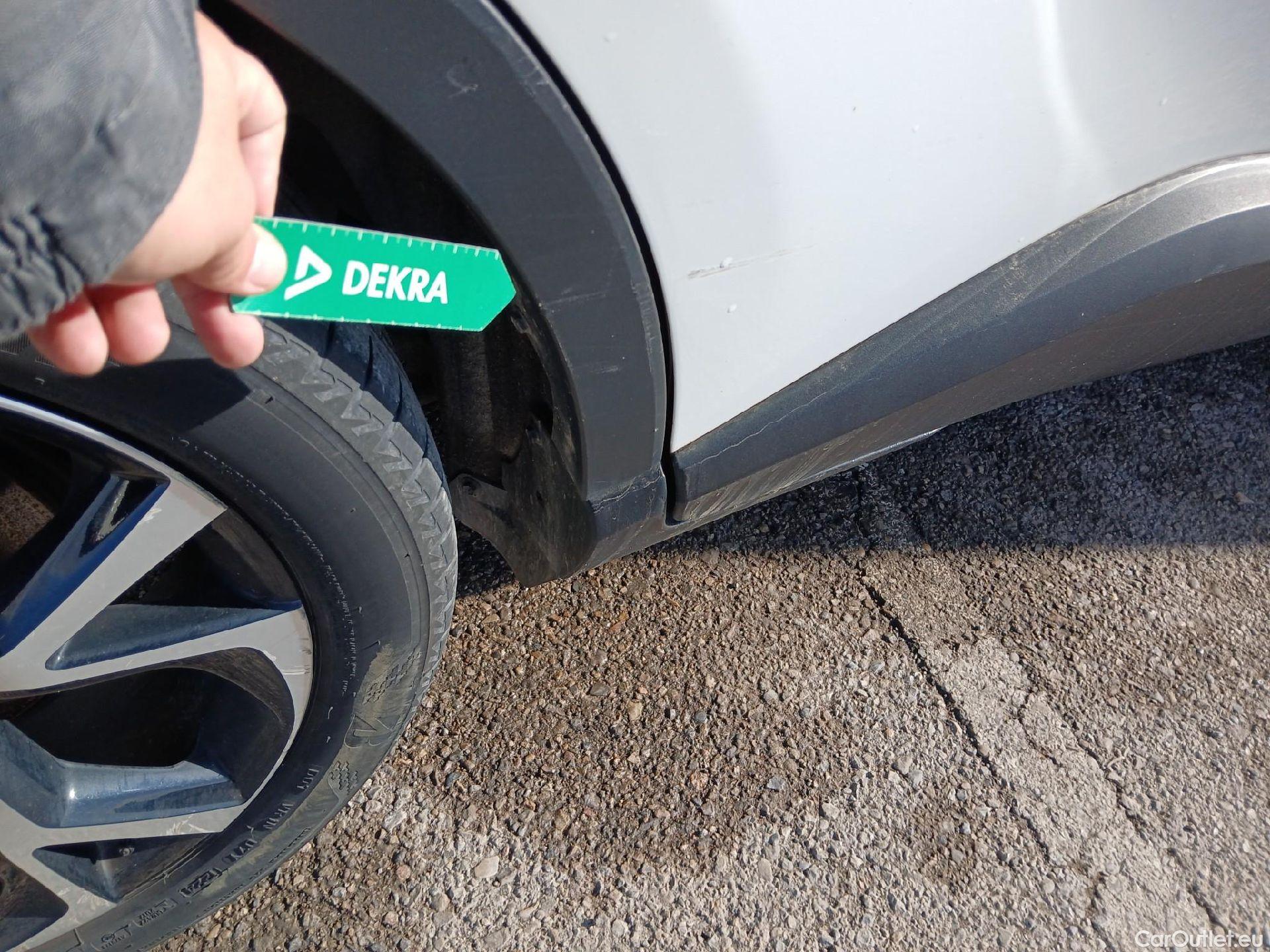  Toyota  C-HR TOYOTA  / 2019 / 5P / todoterreno 1.8 125H Advance #51