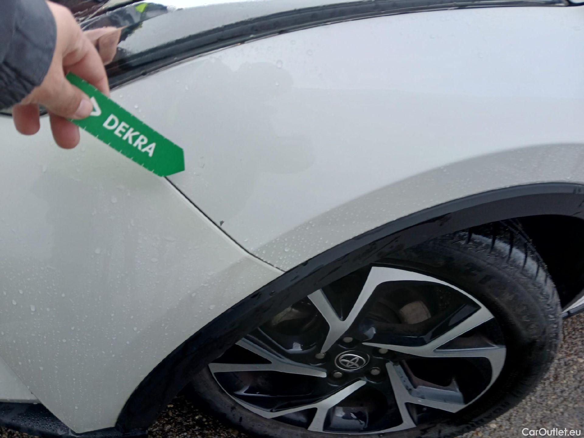  Toyota  C-HR TOYOTA  / 2019 / 5P / todoterreno 2.0 180H Advance #13