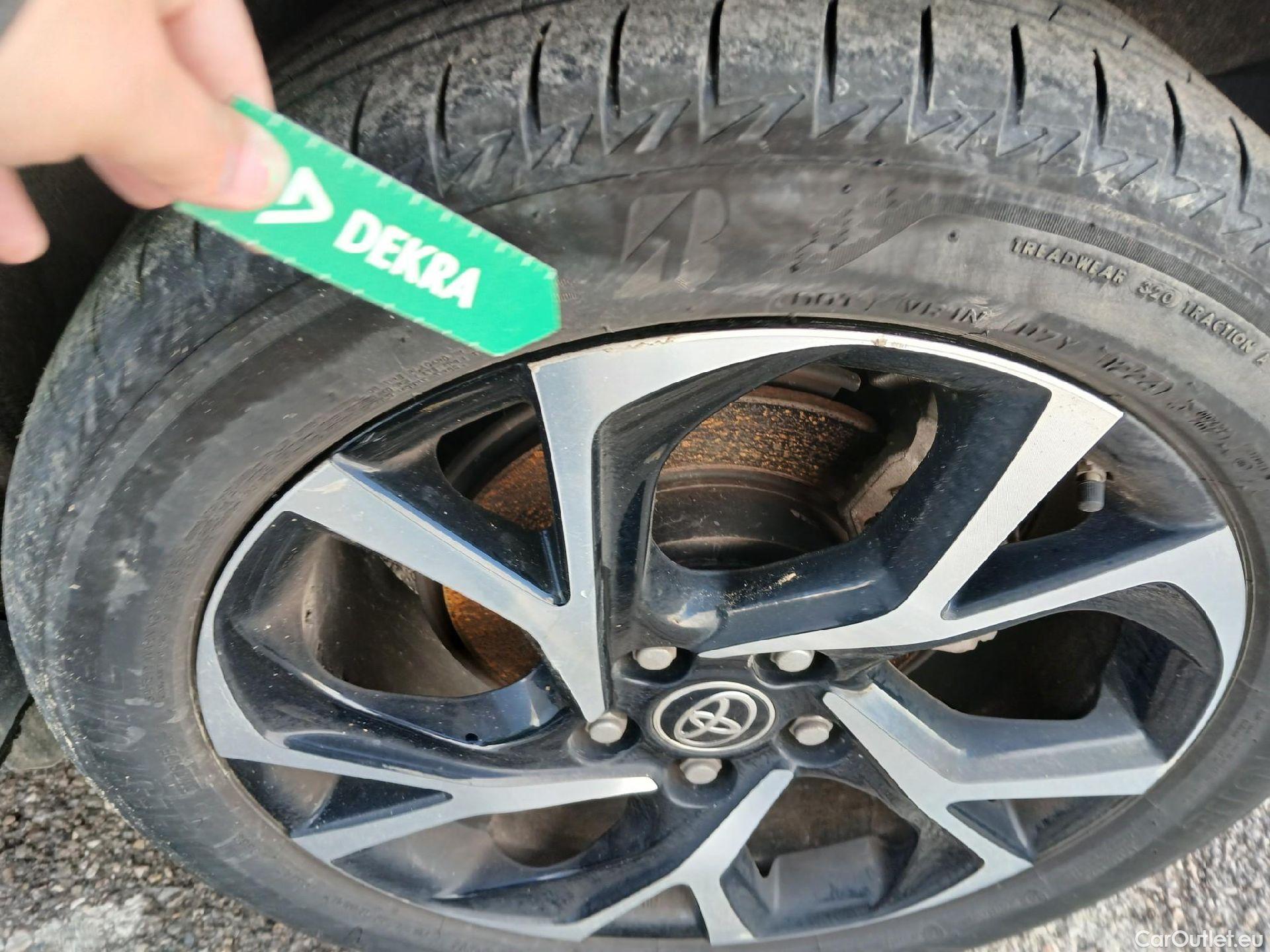  Toyota  C-HR TOYOTA  / 2019 / 5P / todoterreno 1.8 125H Advance #39