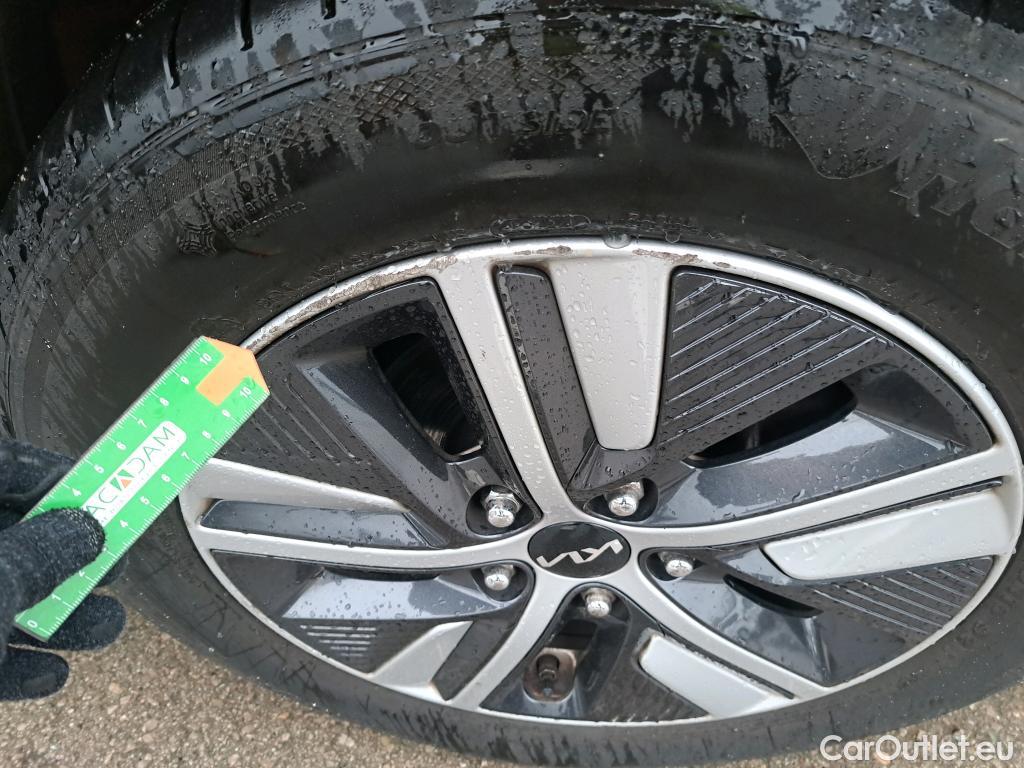  KIA  Niro KIA  / 2019 / 5P / crossover 1.6 GDi PHEV 104kW (141CV) Drive #15