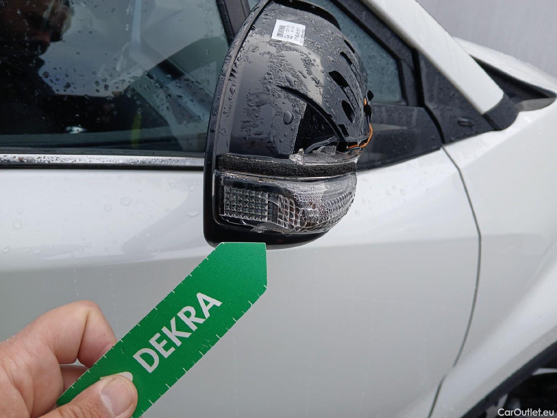  Toyota  C-HR TOYOTA  / 2019 / 5P / todoterreno 2.0 180H Advance #50