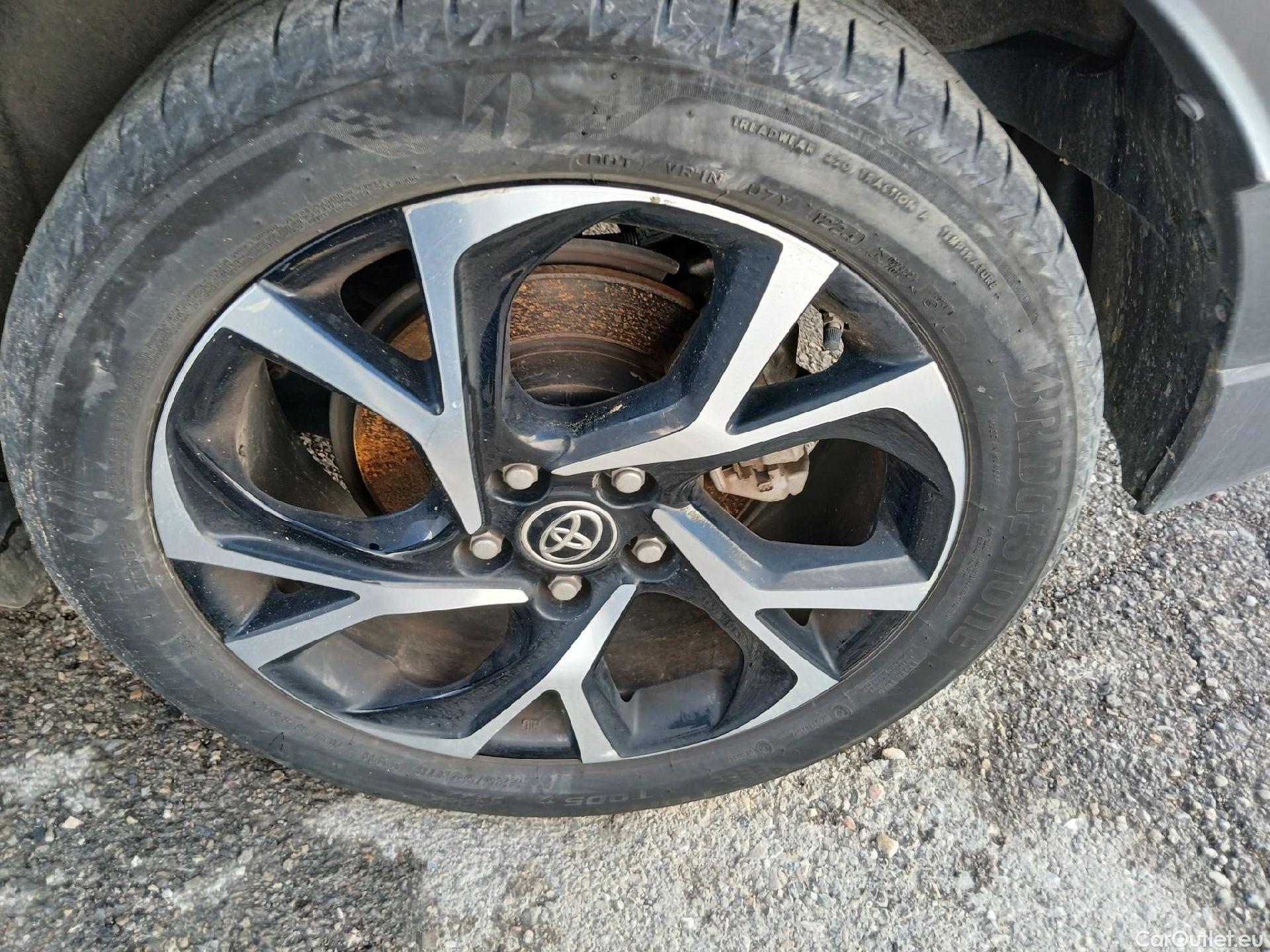  Toyota  C-HR TOYOTA  / 2019 / 5P / todoterreno 1.8 125H Advance #40