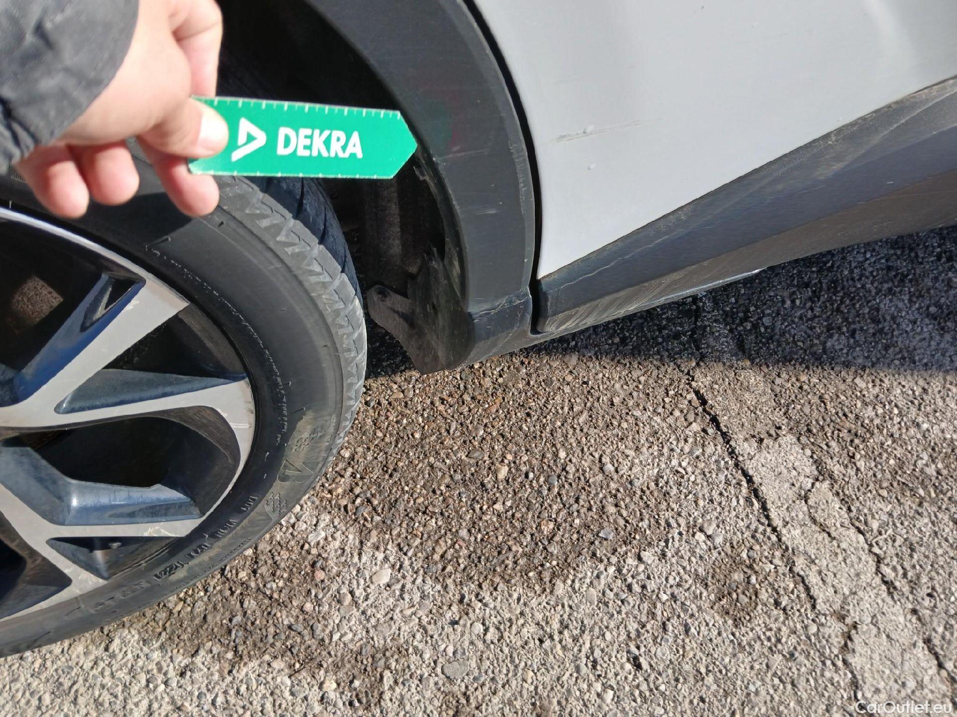  Toyota  C-HR TOYOTA  / 2019 / 5P / todoterreno 1.8 125H Advance #50