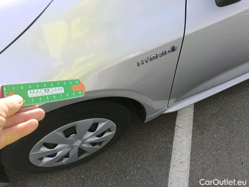  Toyota  Corolla TOYOTA  / 2019 / 5P / familiar 1.8 125H BUSINESS E-CVT TOURING SPORT #5