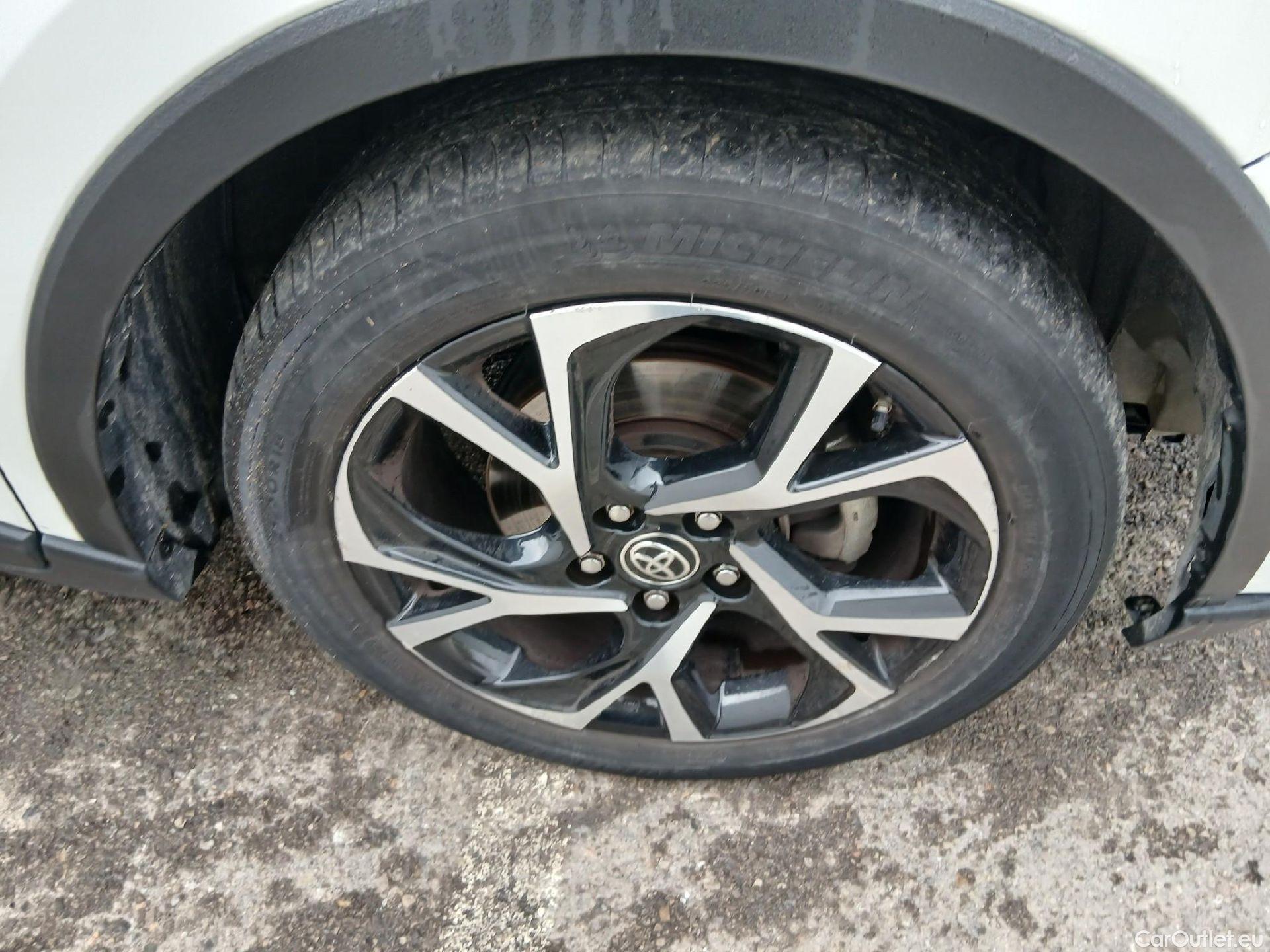  Toyota  C-HR TOYOTA  / 2019 / 5P / todoterreno 2.0 180H Advance #21