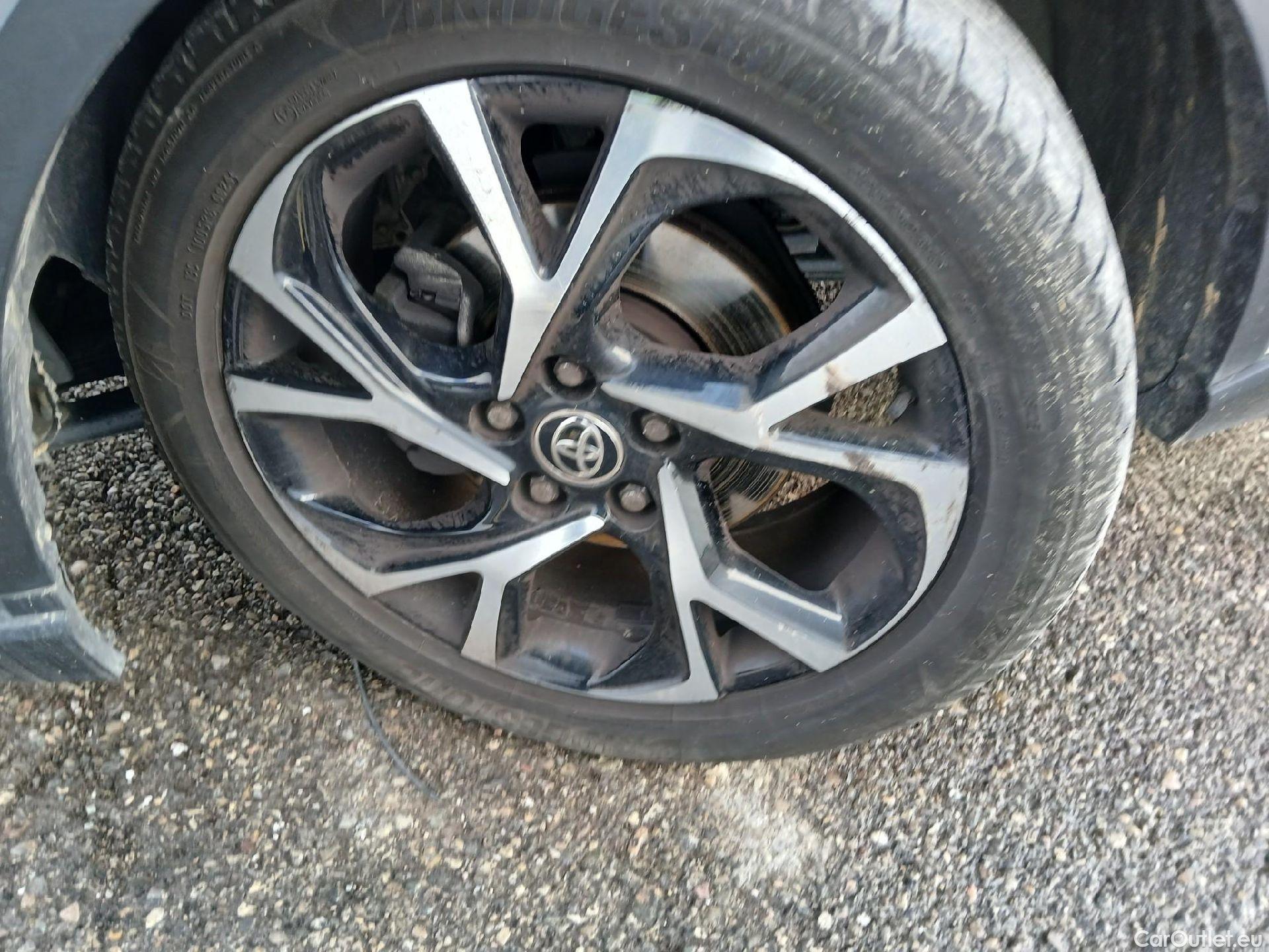  Toyota  C-HR TOYOTA  / 2019 / 5P / todoterreno 1.8 125H Advance #30