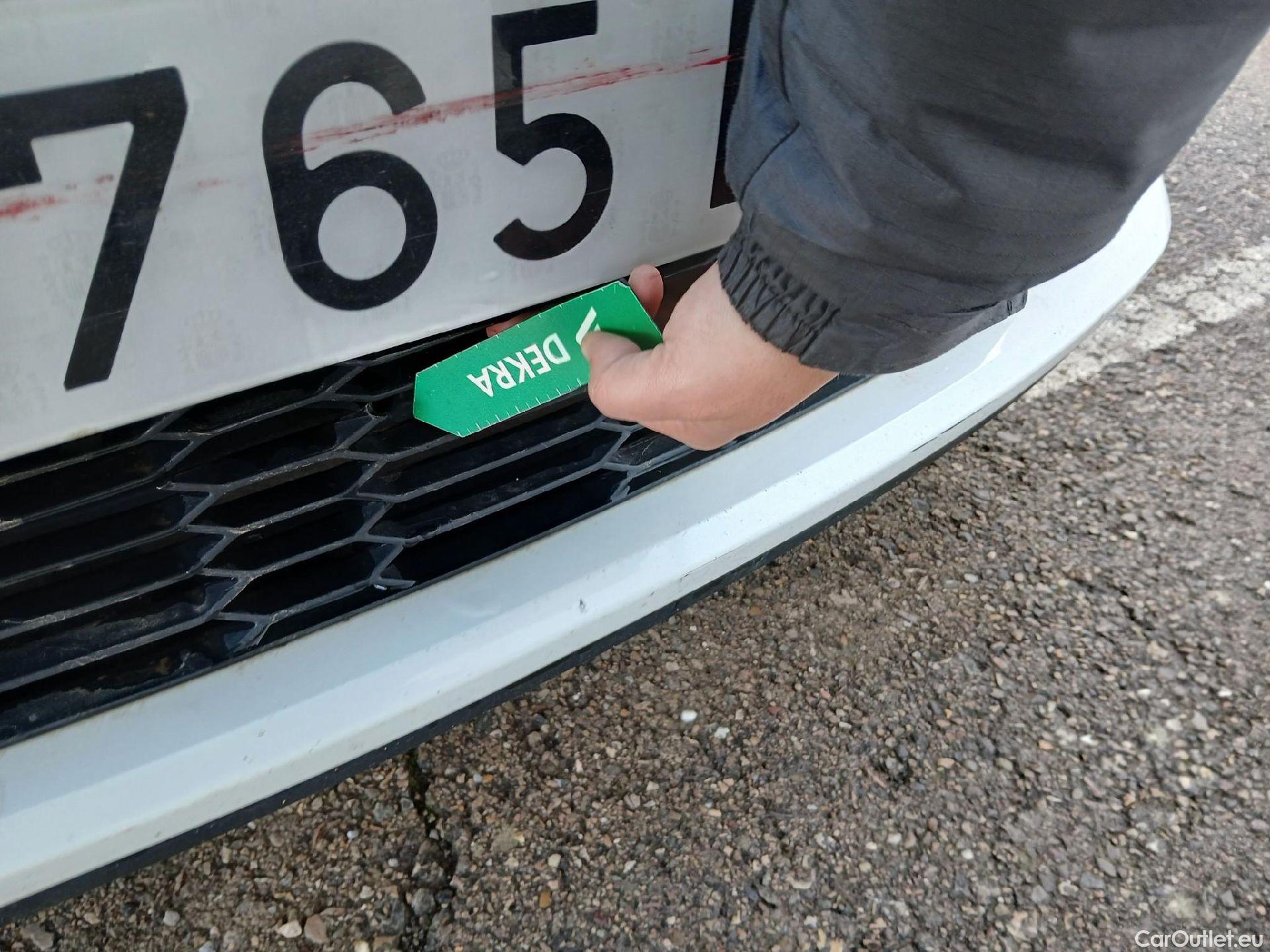  Toyota  C-HR TOYOTA  / 2019 / 5P / todoterreno 1.8 125H Advance #24