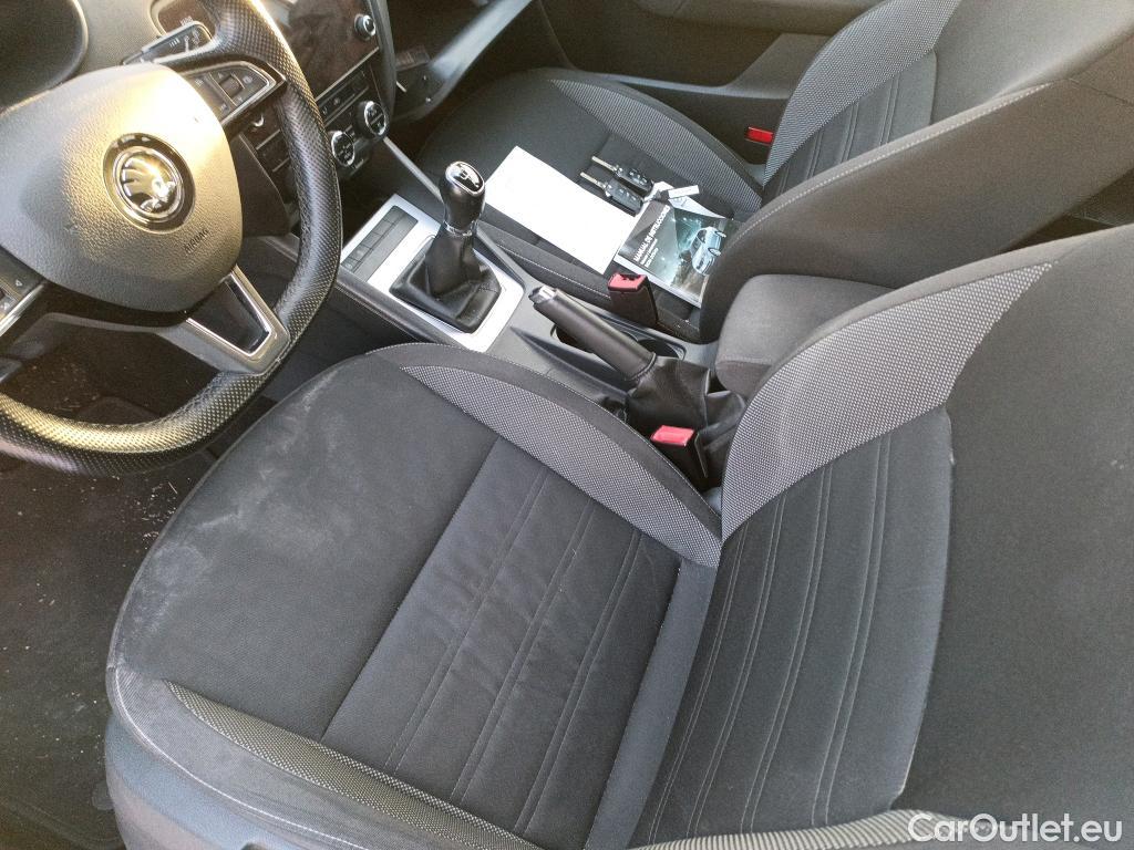  Skoda  Octavia SKODA  / 2016 / 5P / familiar Combi 1.6 TDI CR 85KW (115CV) Ambition #8