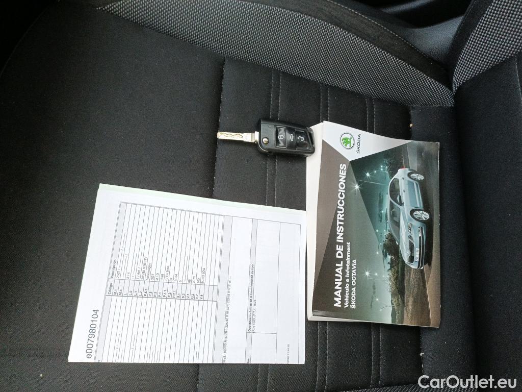  Skoda  Octavia SKODA  / 2016 / 5P / familiar Combi 1.6 TDI CR 85KW (115CV) Ambition #13