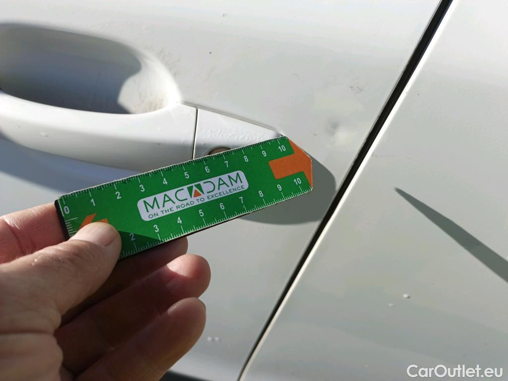  Peugeot  2008 PEUGEOT  / 2019 / 5P / todoterreno Active BlueHDI 81kW (110CV) #16