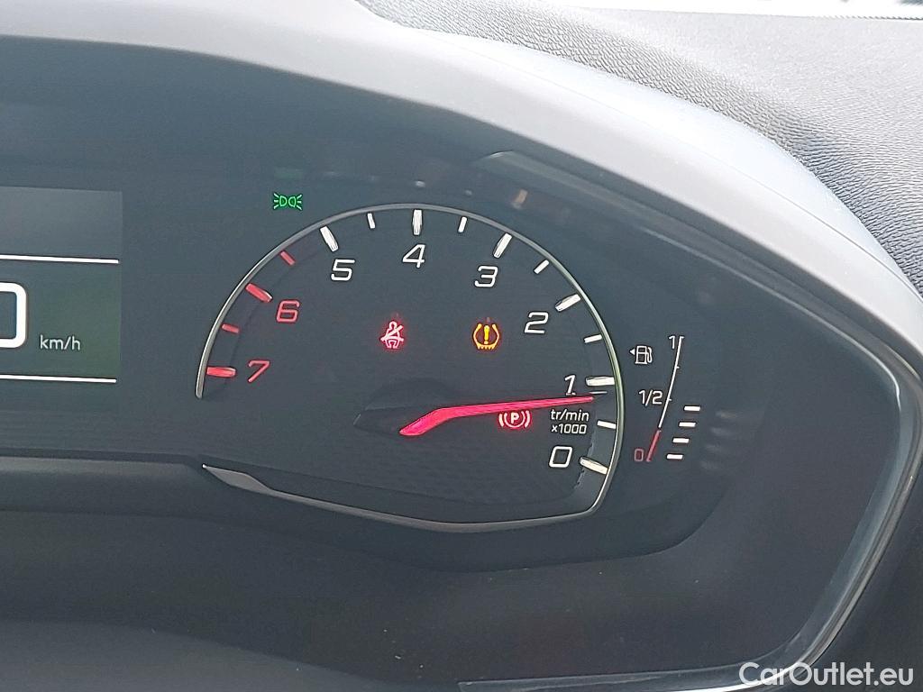  Peugeot  2008 PEUGEOT  / 2019 / 5P / todoterreno Active Pack Puretech 100 S&S BVM6 #10