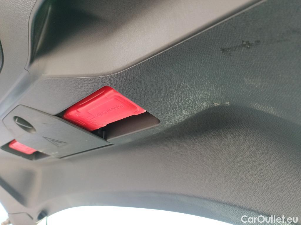  Peugeot  2008 PEUGEOT  / 2019 / 5P / todoterreno Active BlueHDI 81kW (110CV) #4