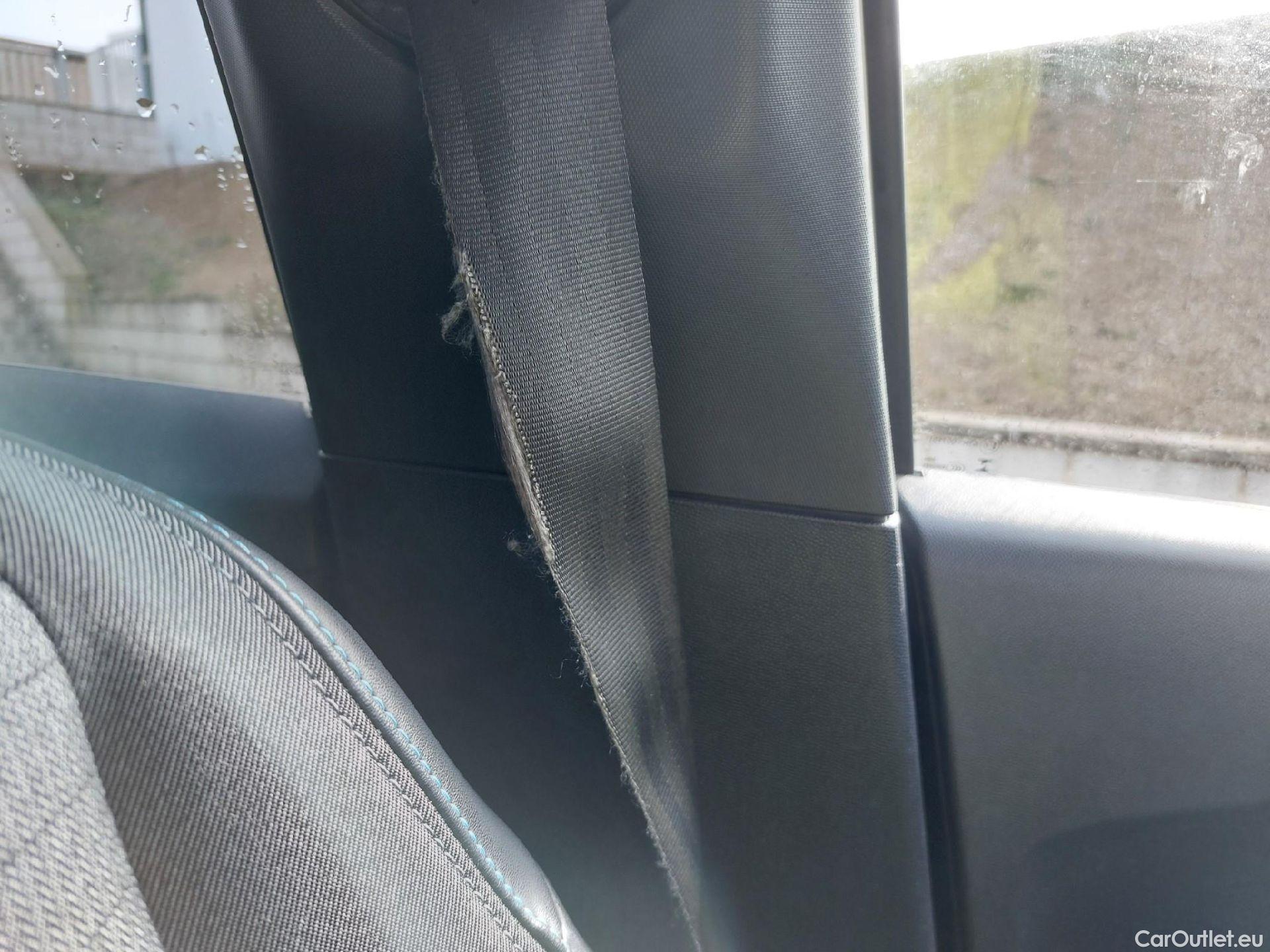  Peugeot  2008 PEUGEOT  / 2019 / 5P / todoterreno Allure BlueHDI 81kW (110CV) #12